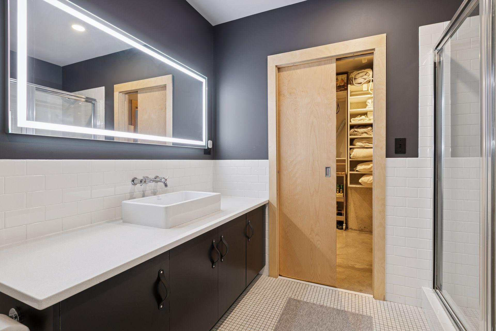 345 6th Avenue N Unit: 405