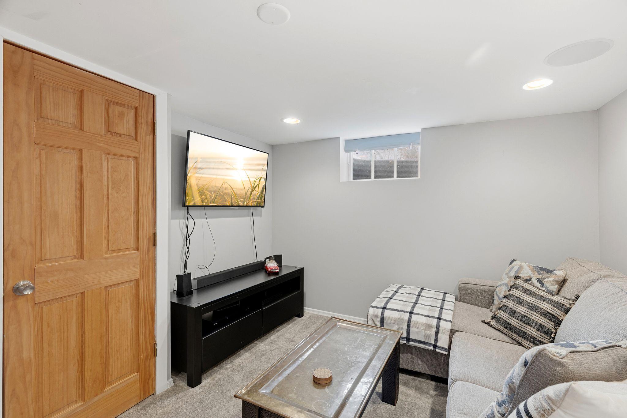 2740 Dakota Avenue S