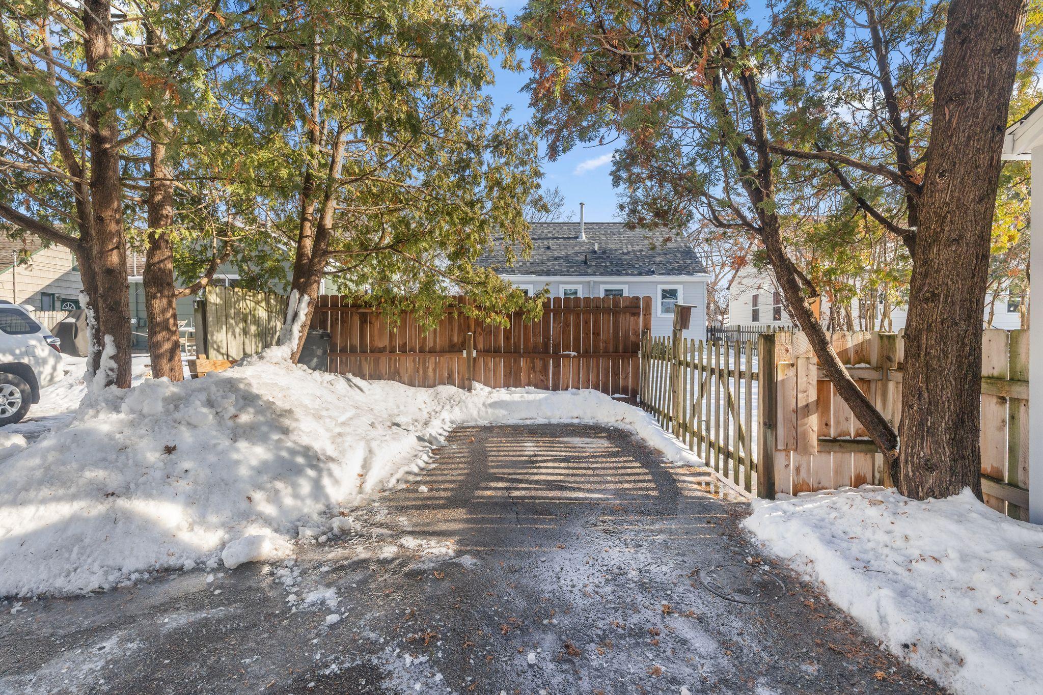 2740 Dakota Avenue S