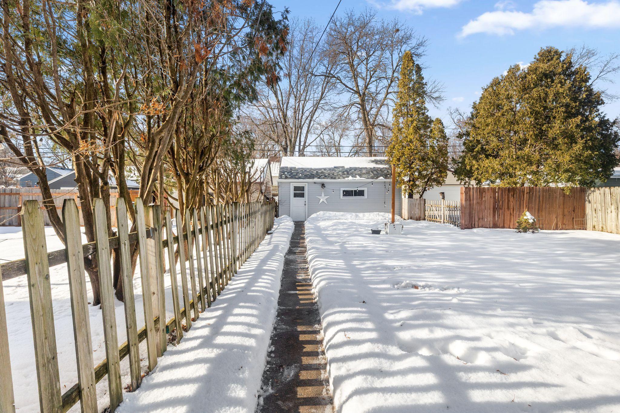 2740 Dakota Avenue S