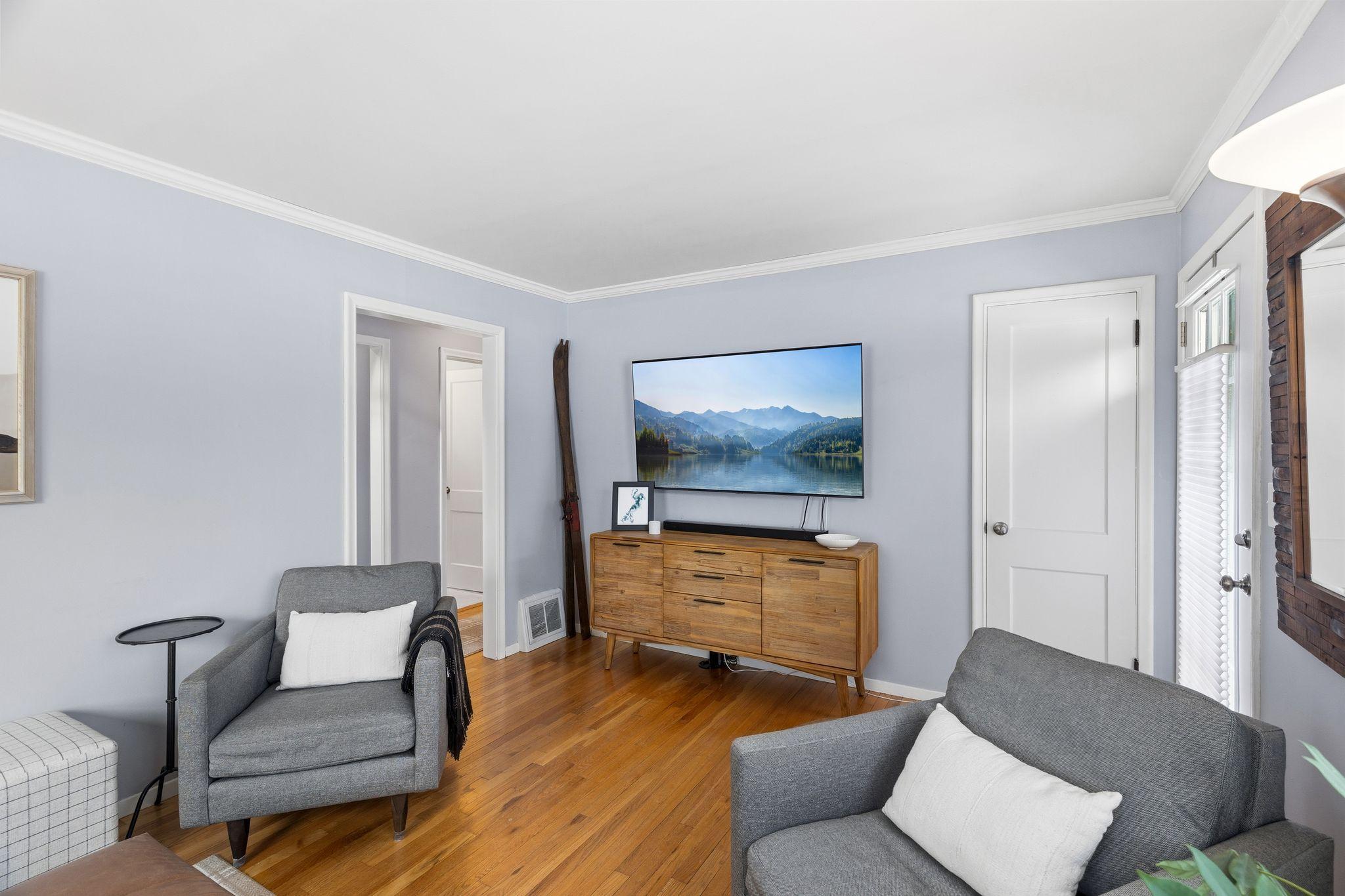 2740 Dakota Avenue S