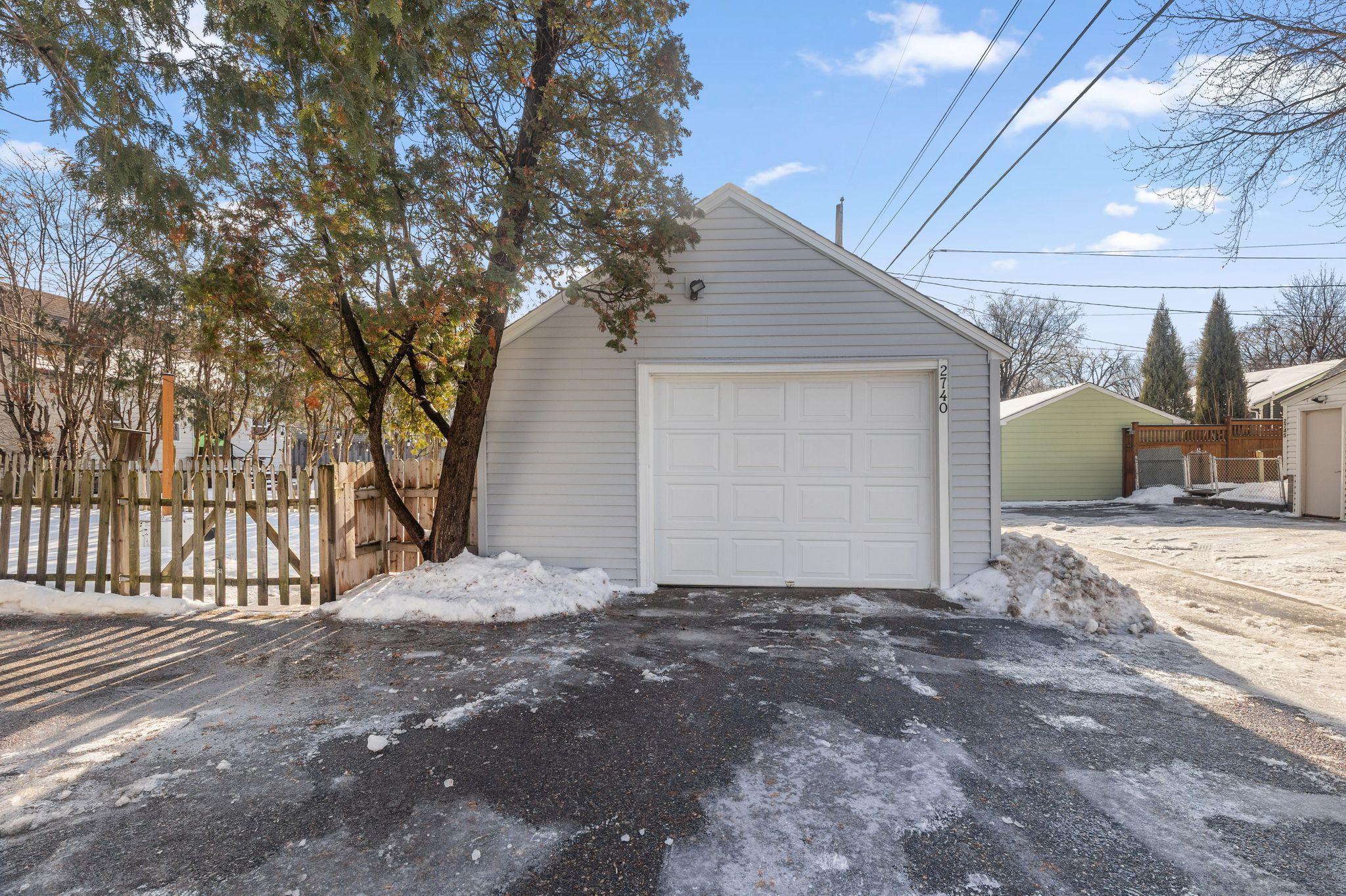 2740 Dakota Avenue S