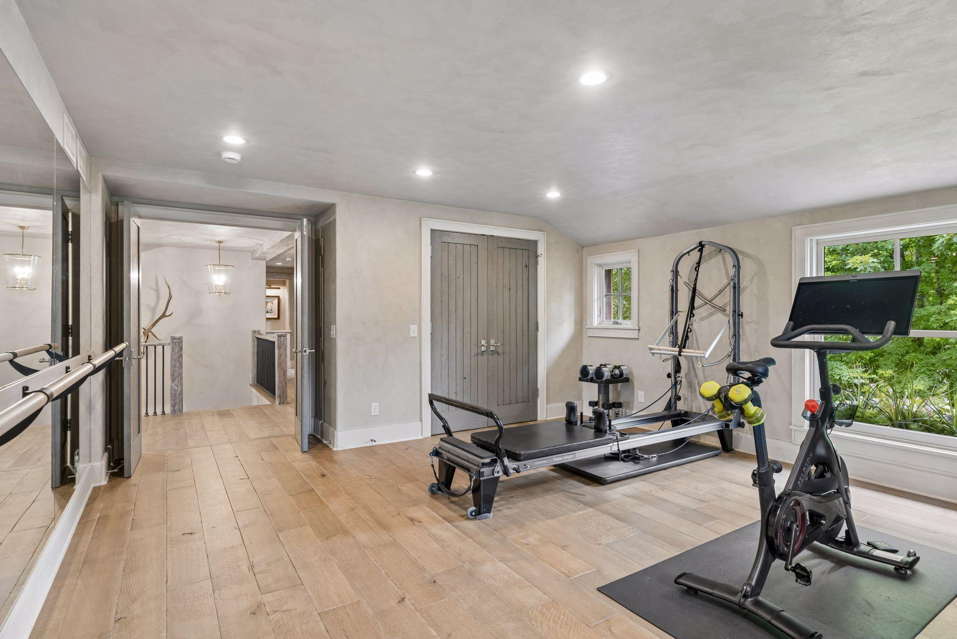 520 Ferndale Road W