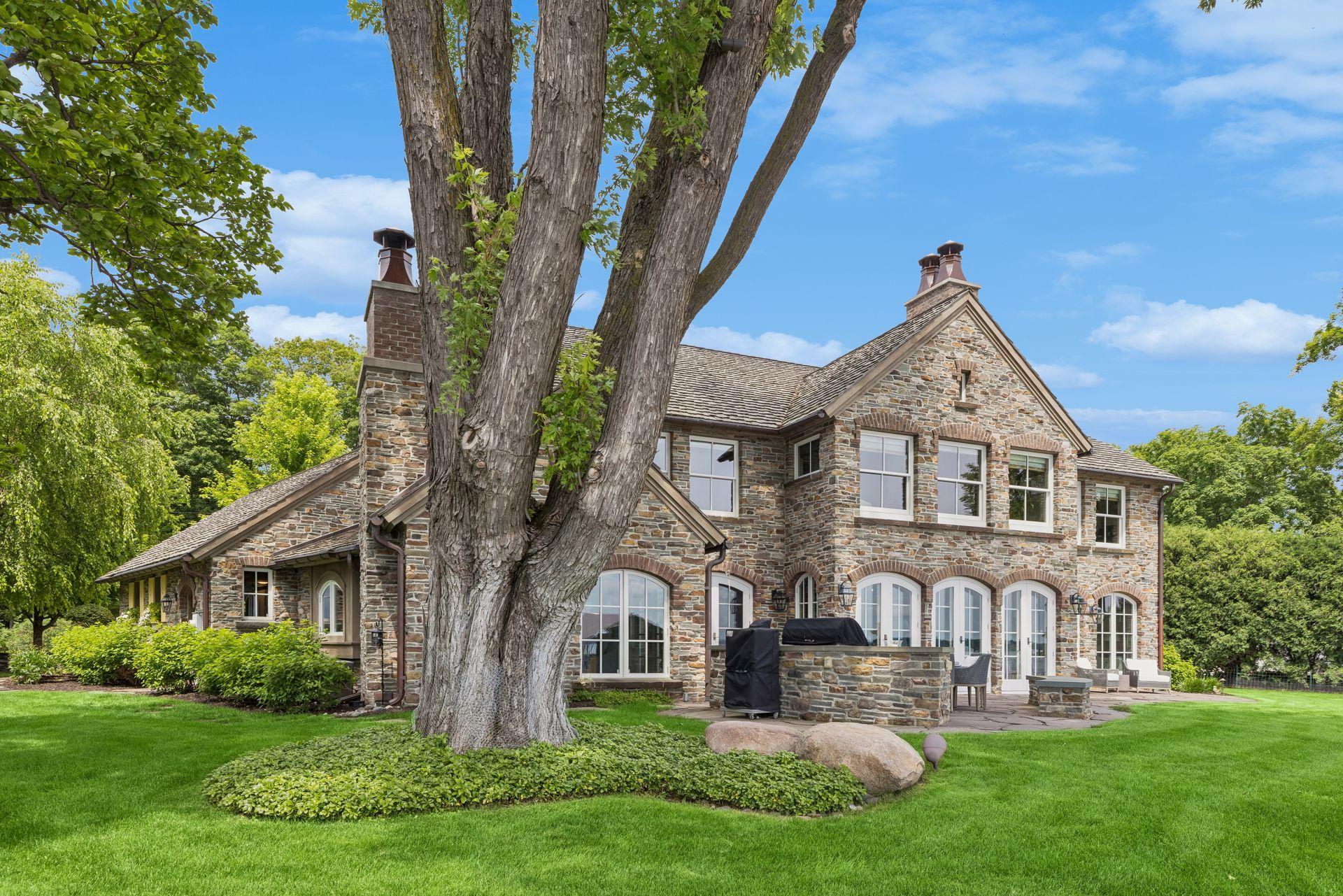 520 Ferndale Road W