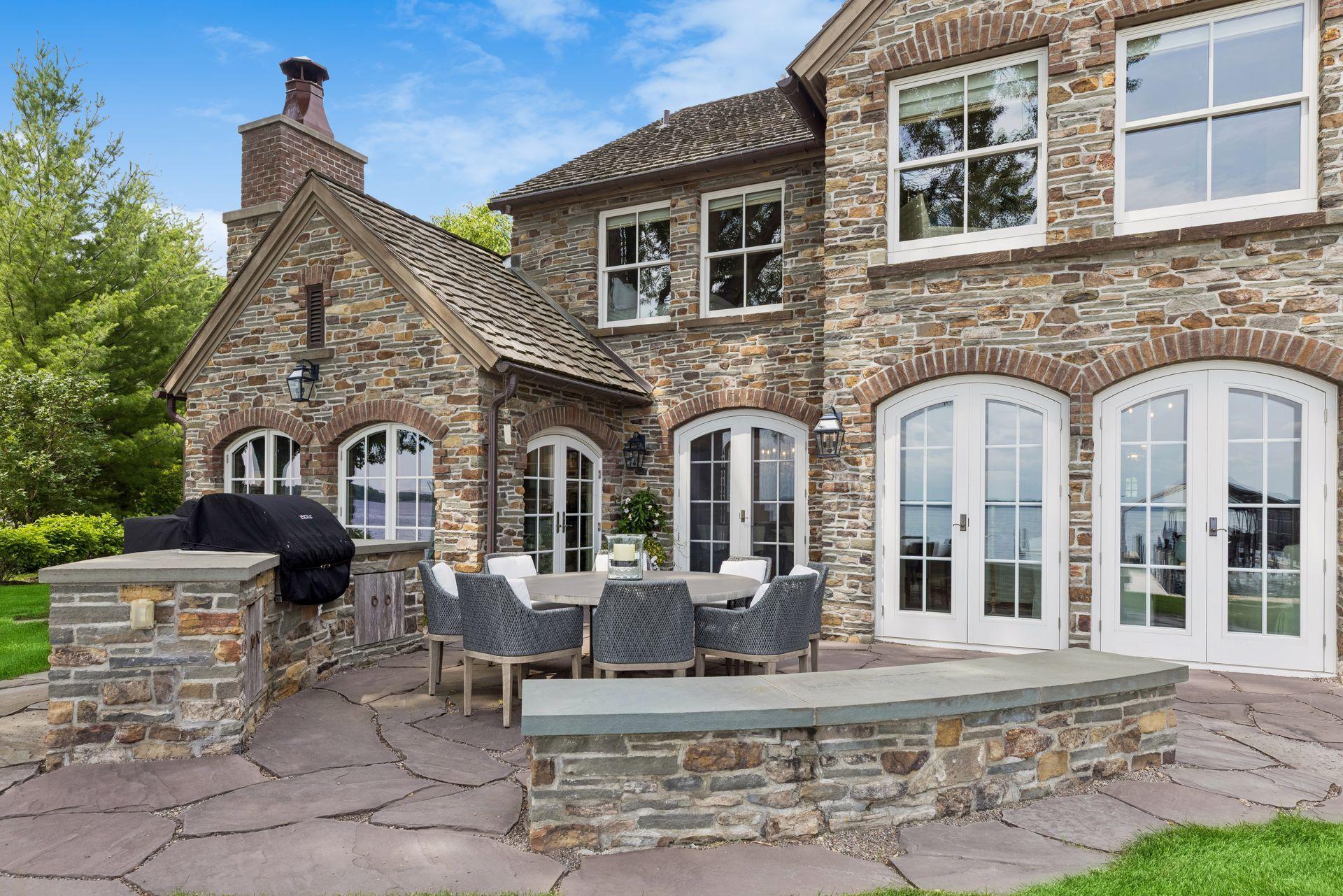 520 Ferndale Road W