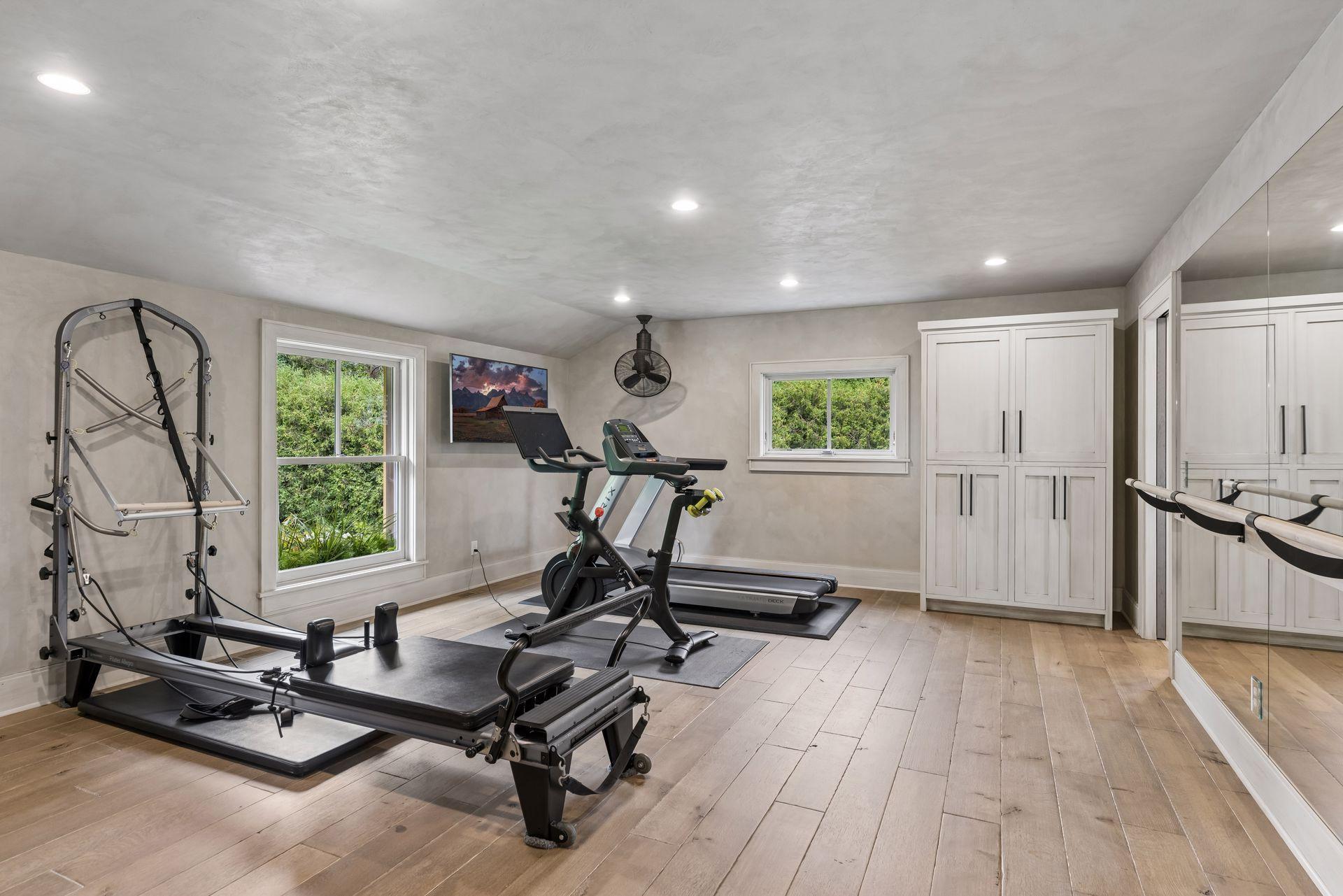 520 Ferndale Road W