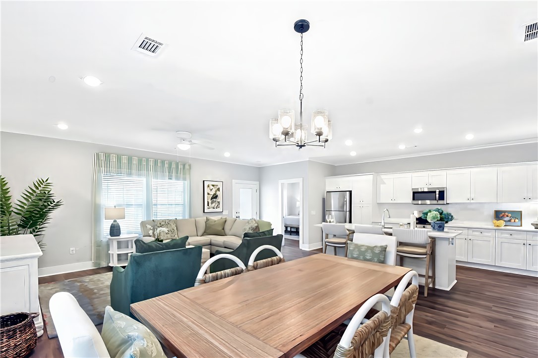 215 Bottlebrush Walk