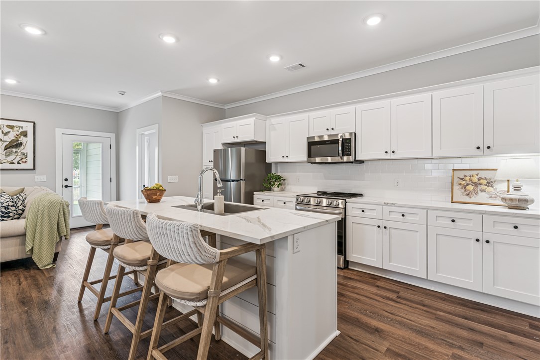 225 Bottlebrush Walk