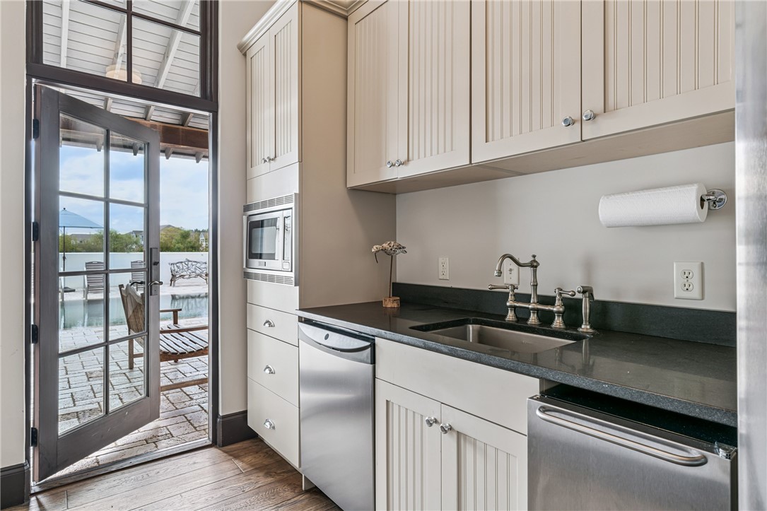 225 Bottlebrush Walk