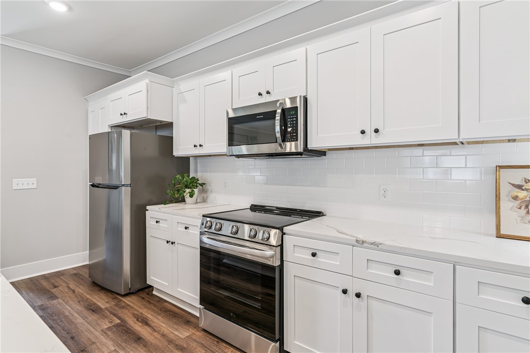 215 Bottlebrush Walk