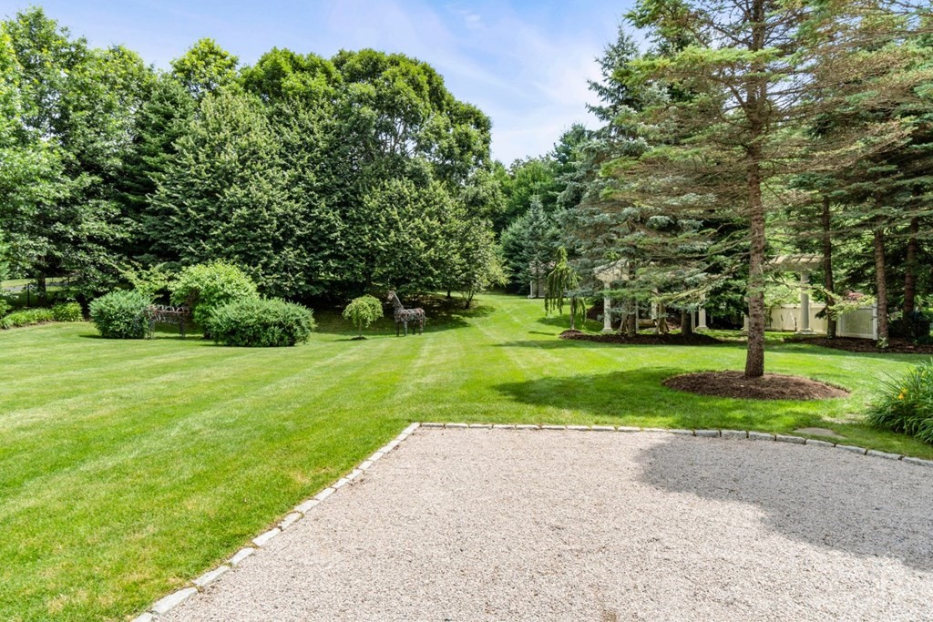 11 Stonegate Dr
