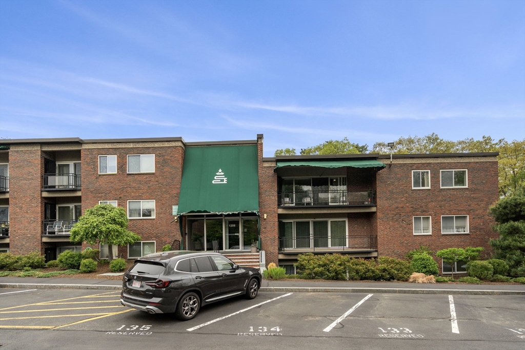 1208 Greendale Ave # 208