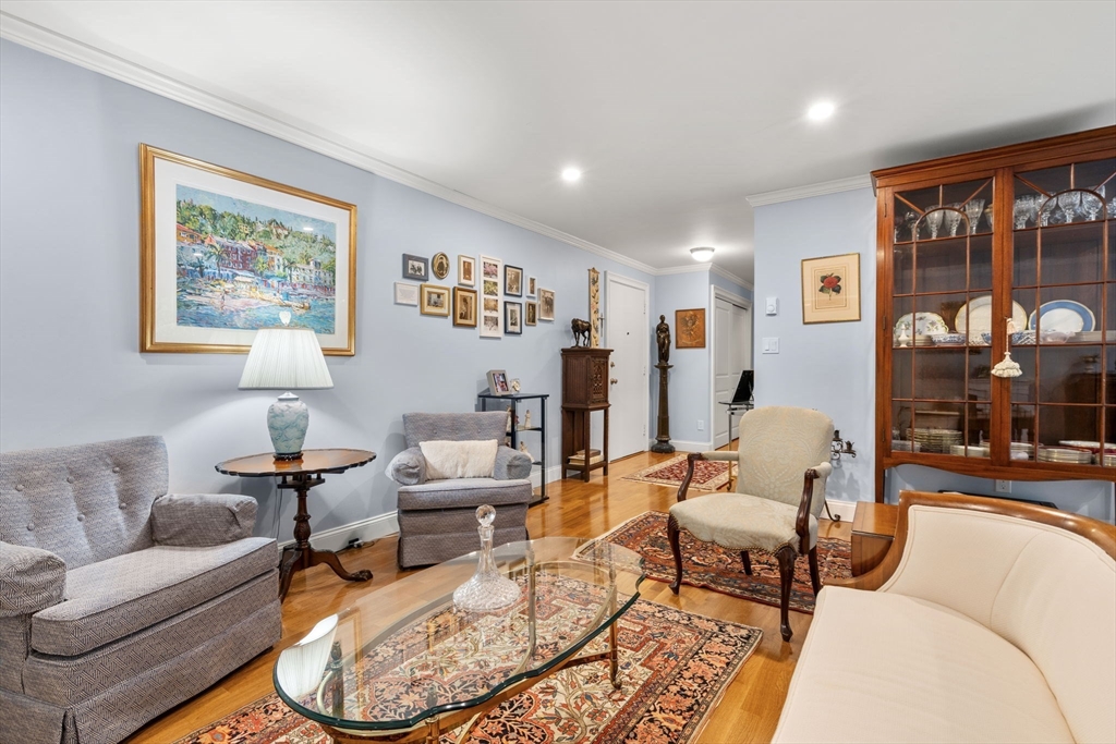 1208 Greendale Ave # 208