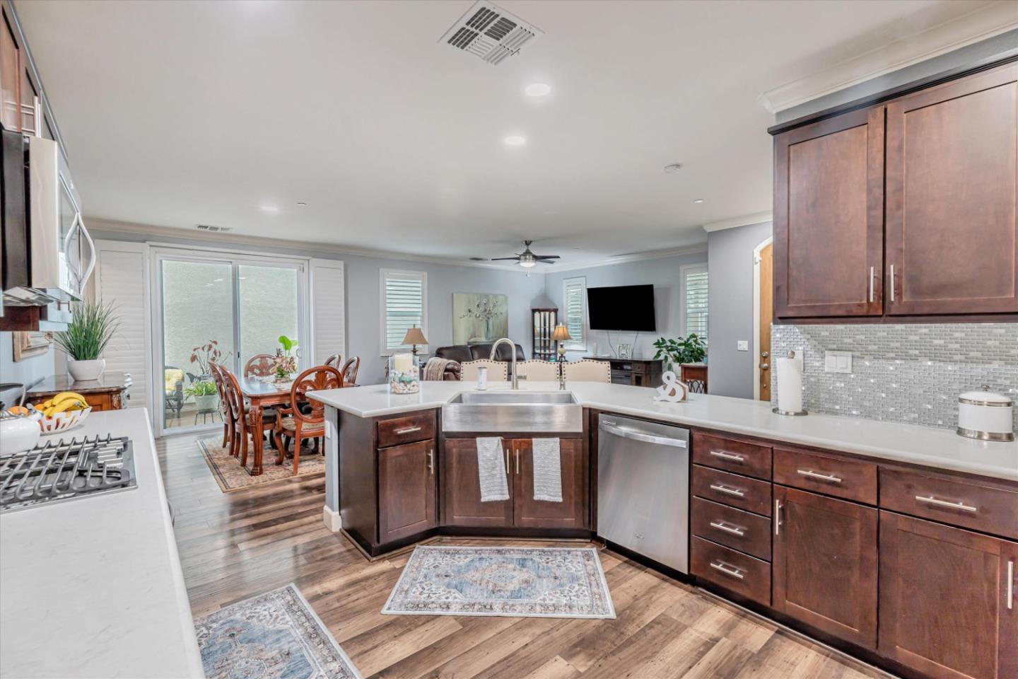 28 Caspian Way