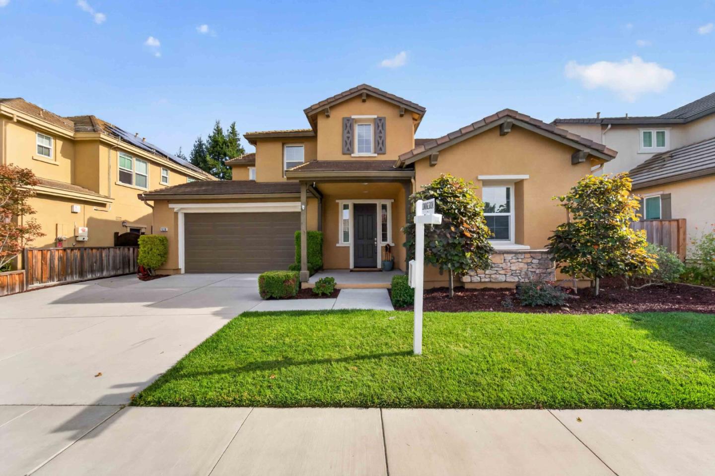1370 Sunrise DR