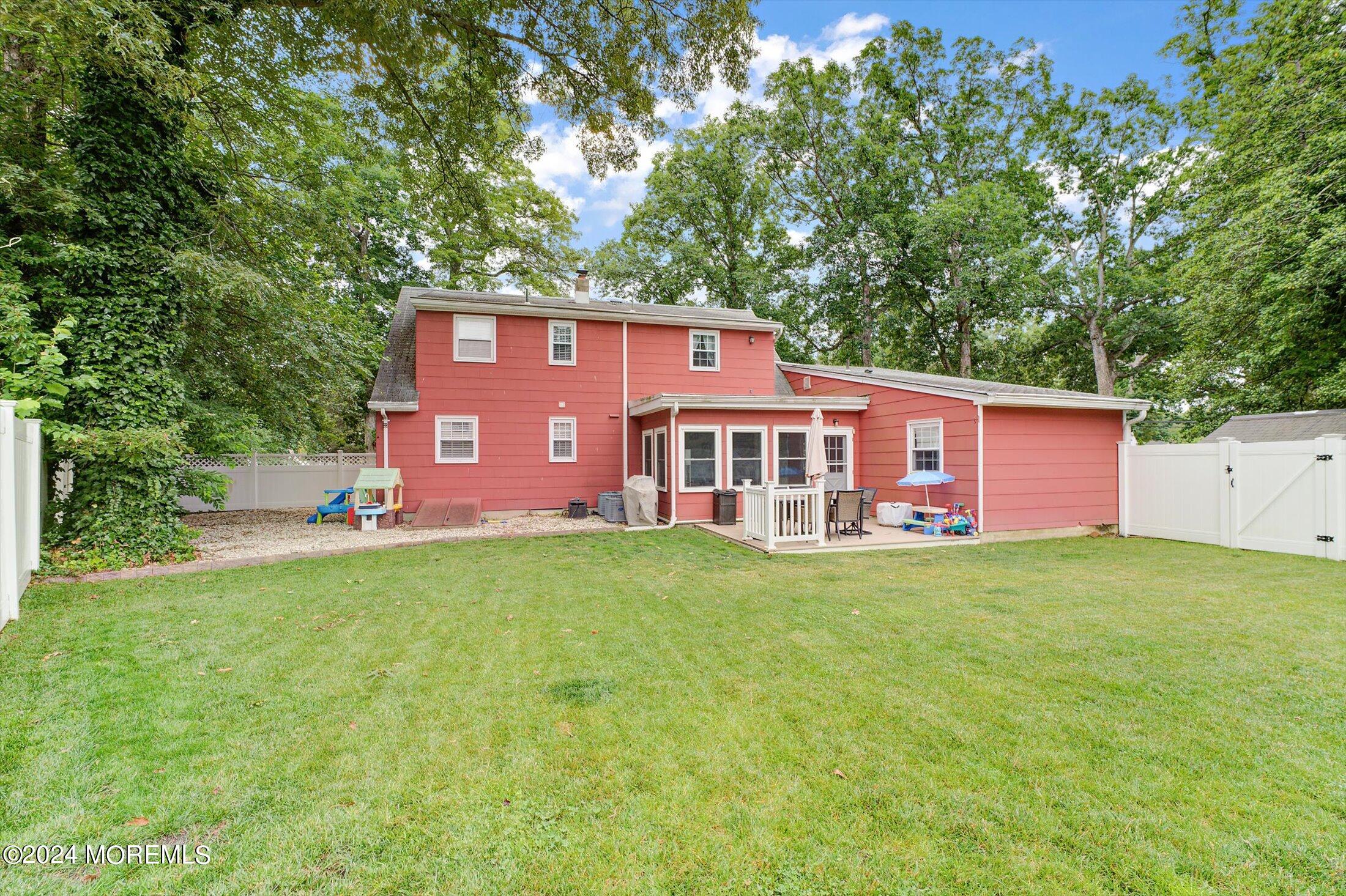 606 Duke Court