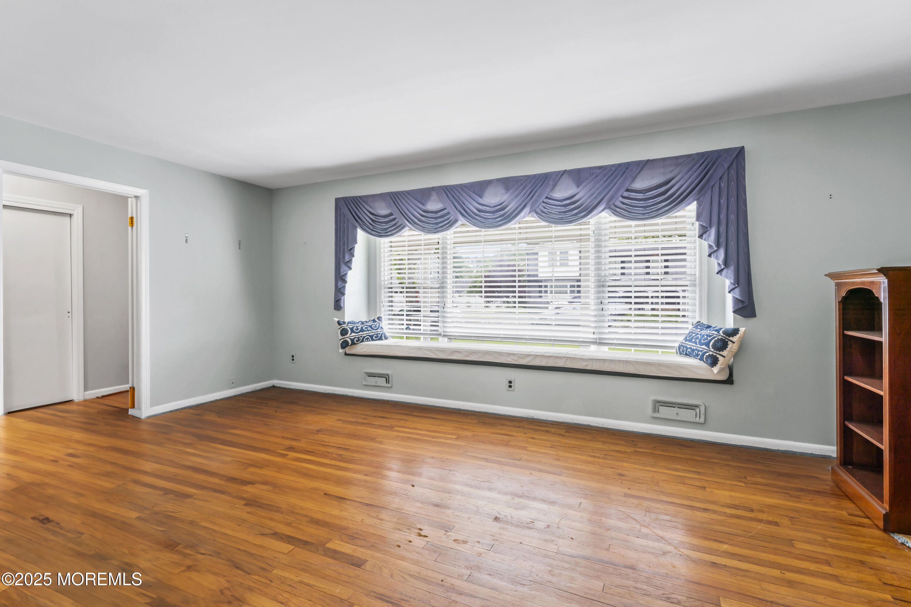 605 Oak Terrace