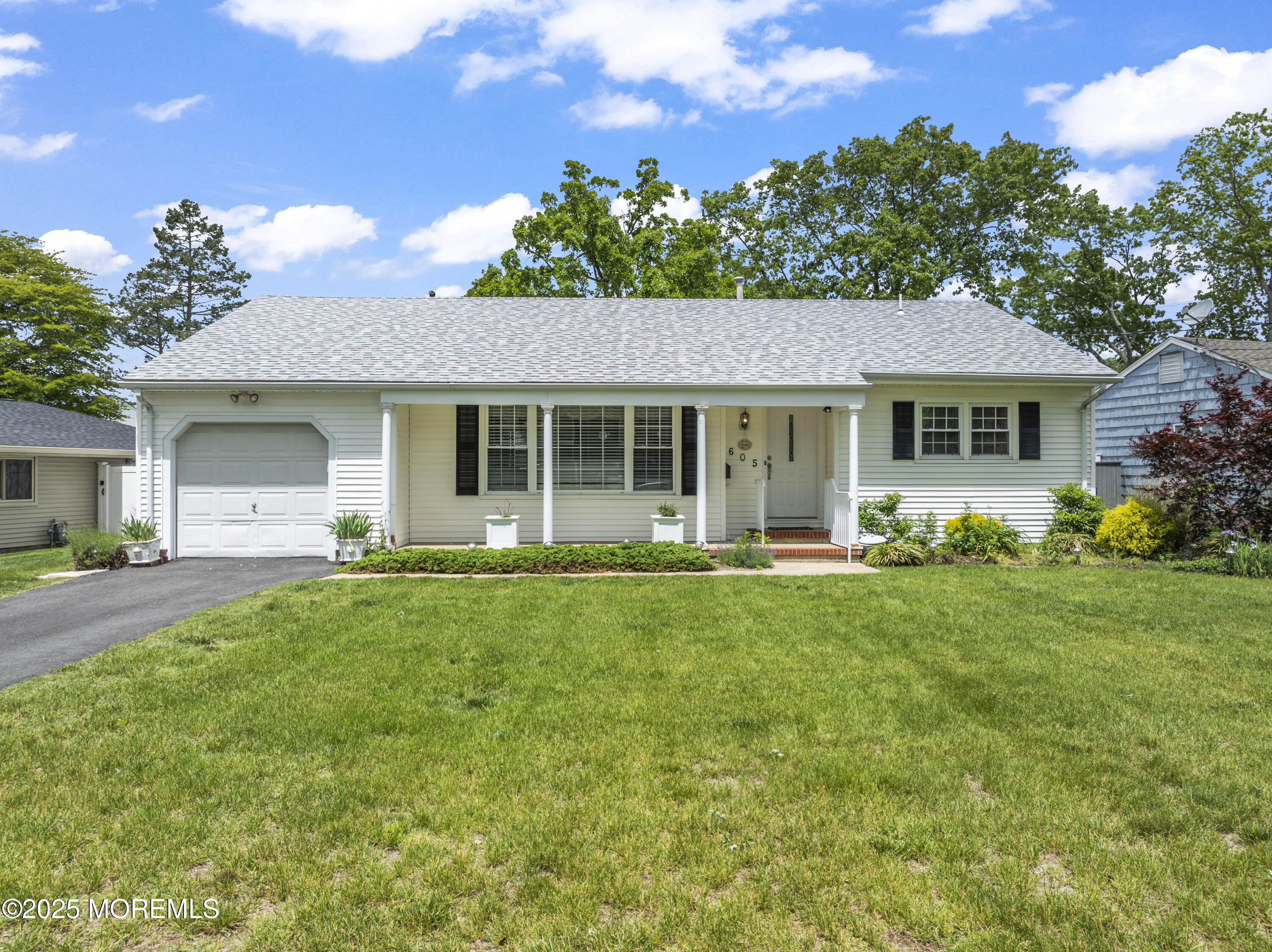605 Oak Terrace
