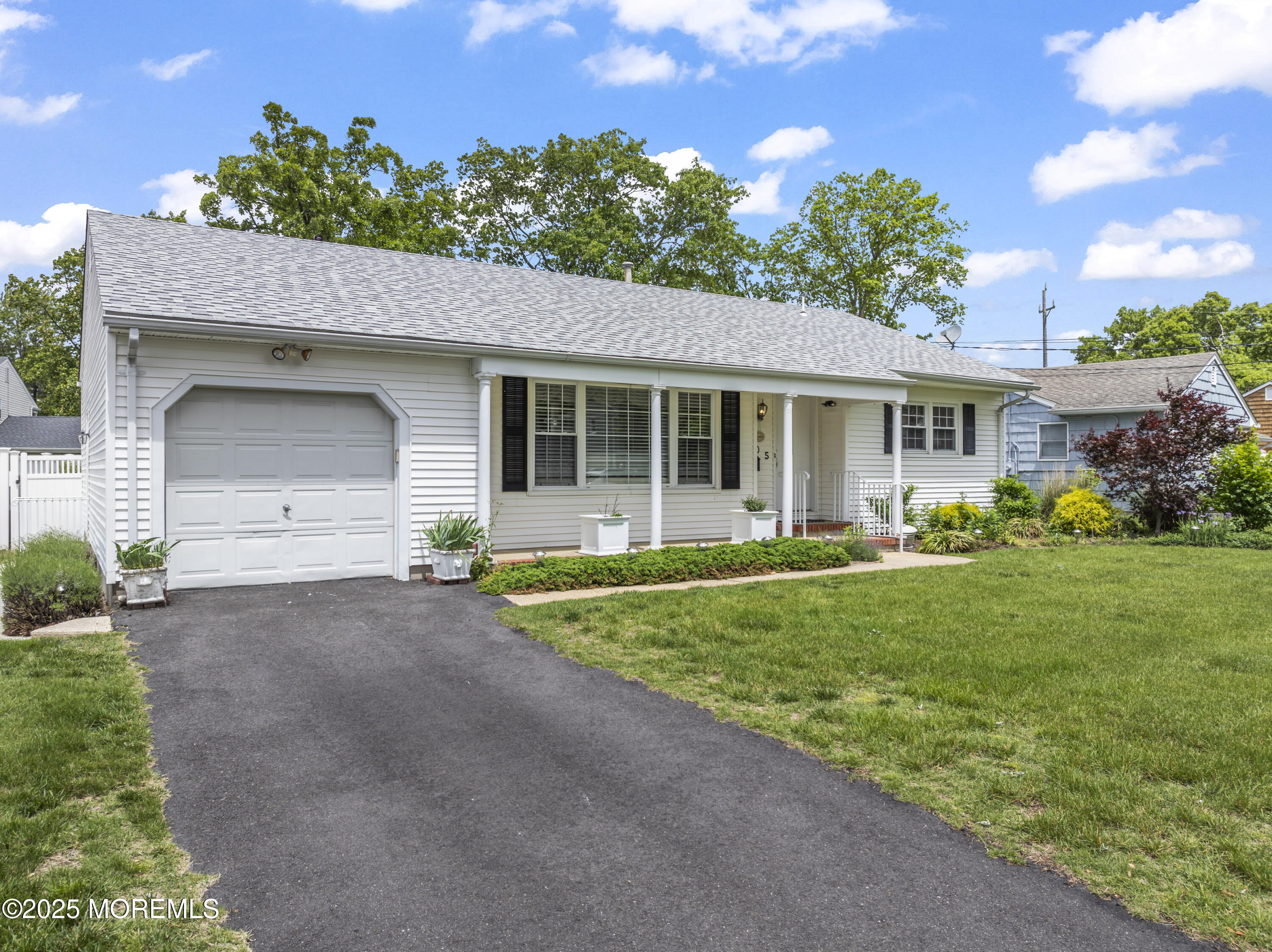 605 Oak Terrace