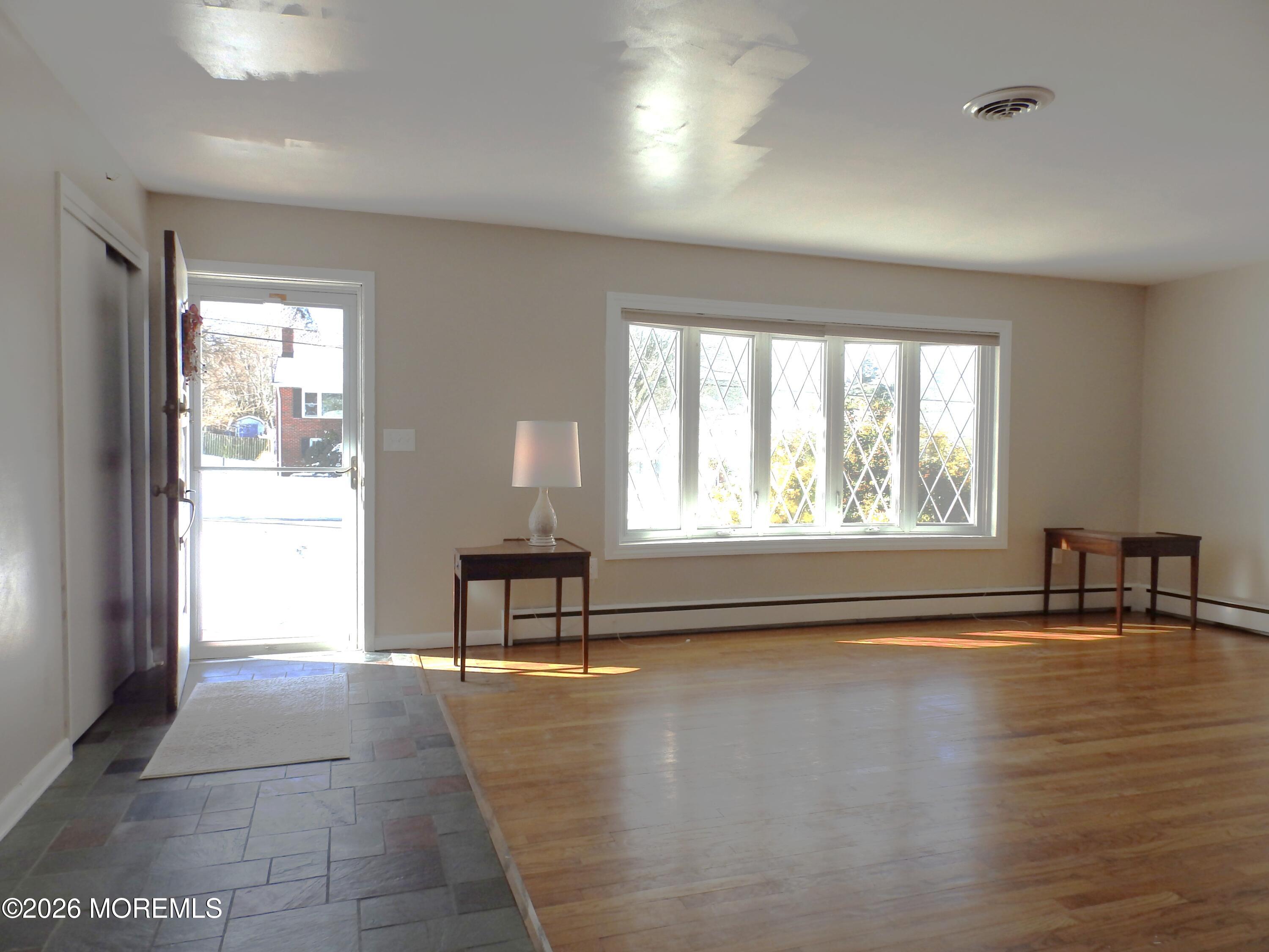 543 Hollywood Avenue
