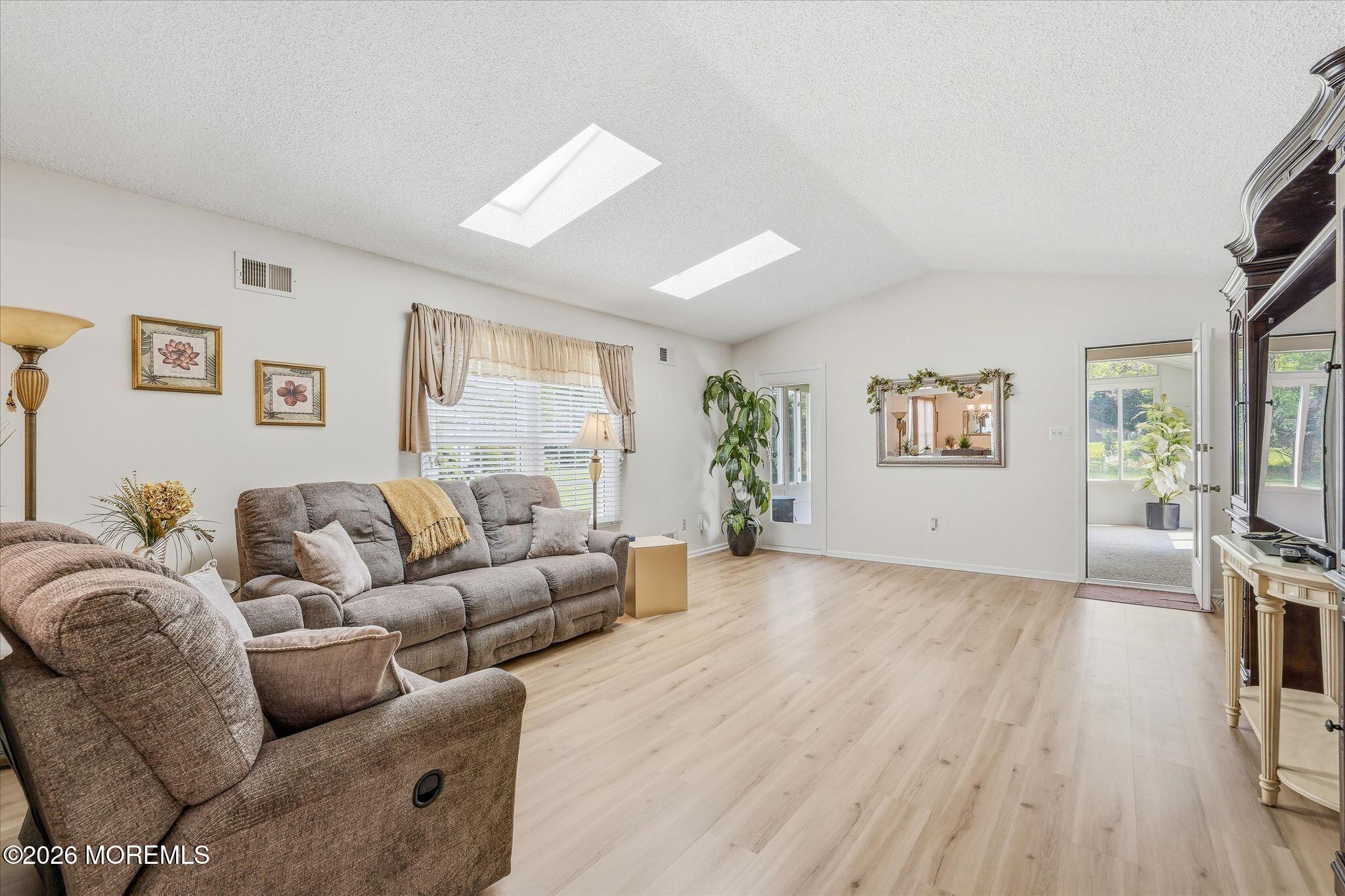 2187 Agincourt Road