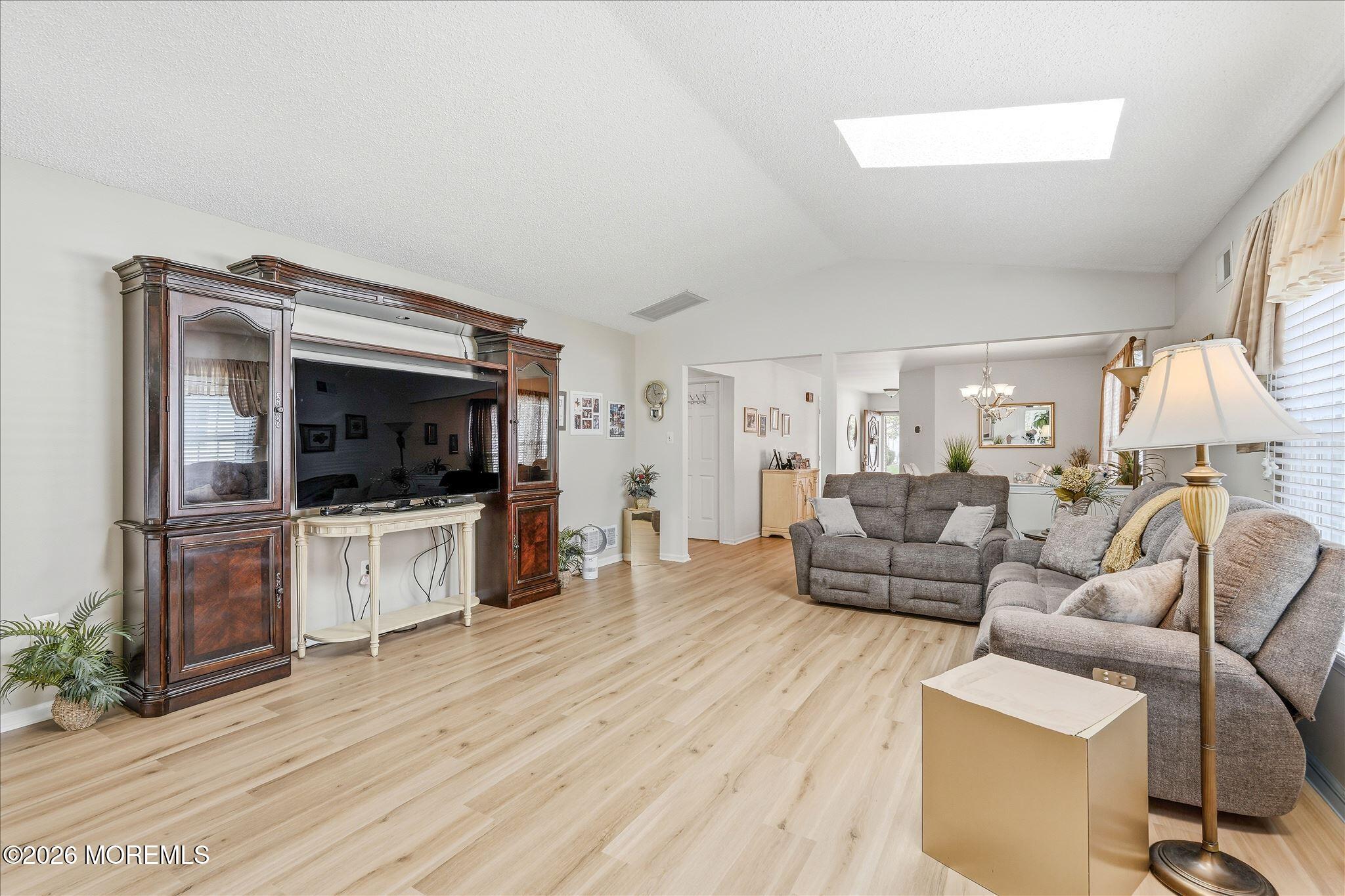 2187 Agincourt Road
