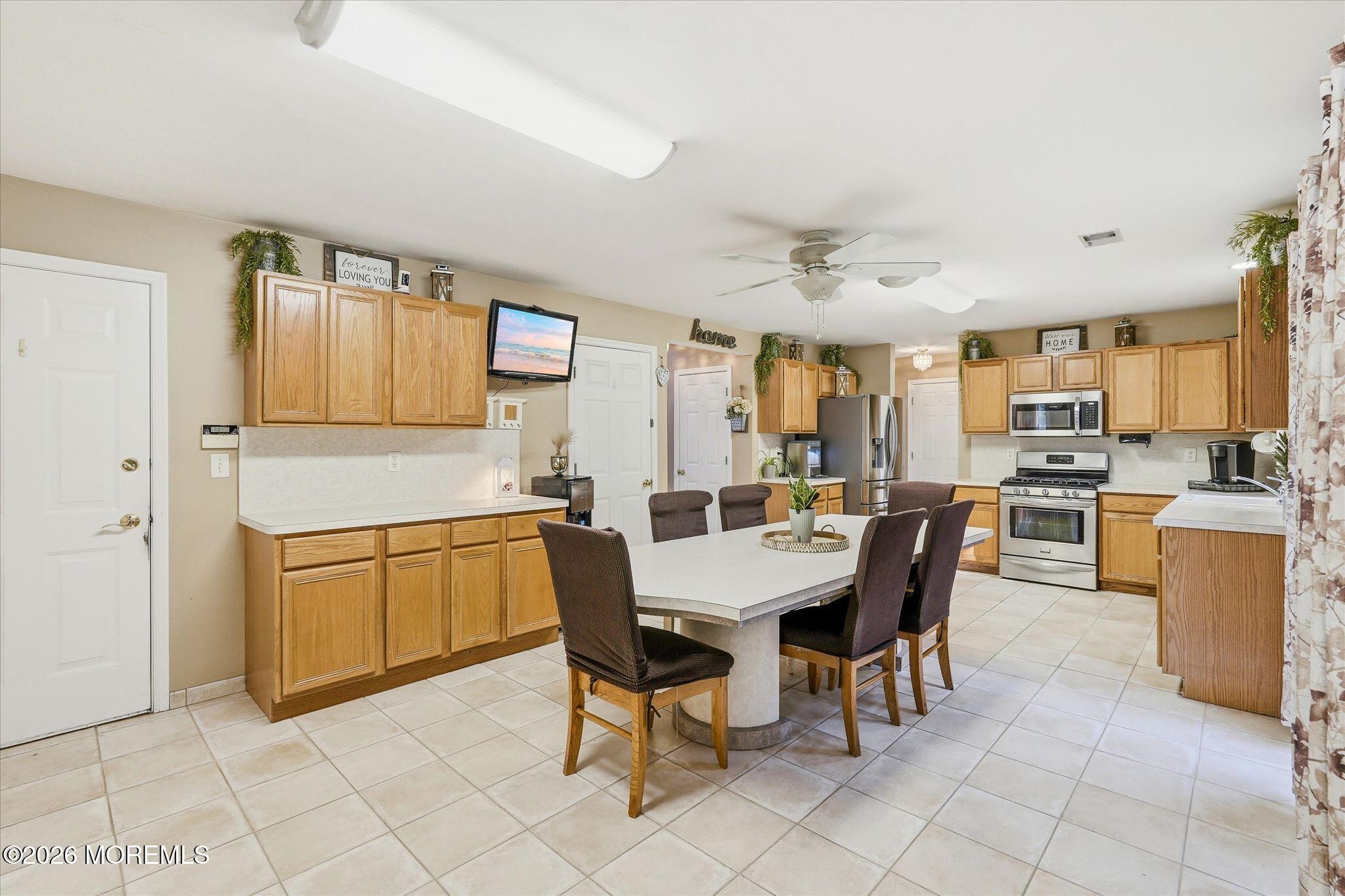 1117 S Maplecrest Court