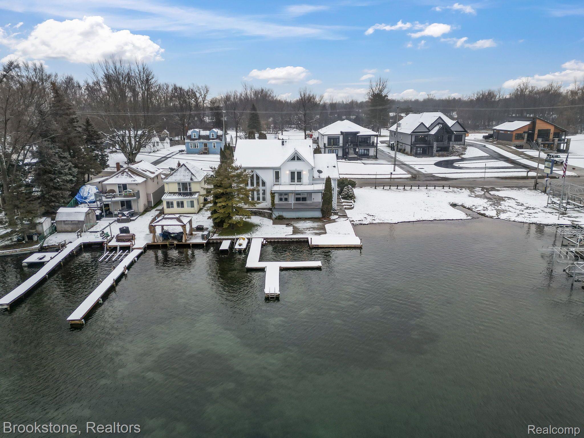 2076 S LONG LAKE Road
