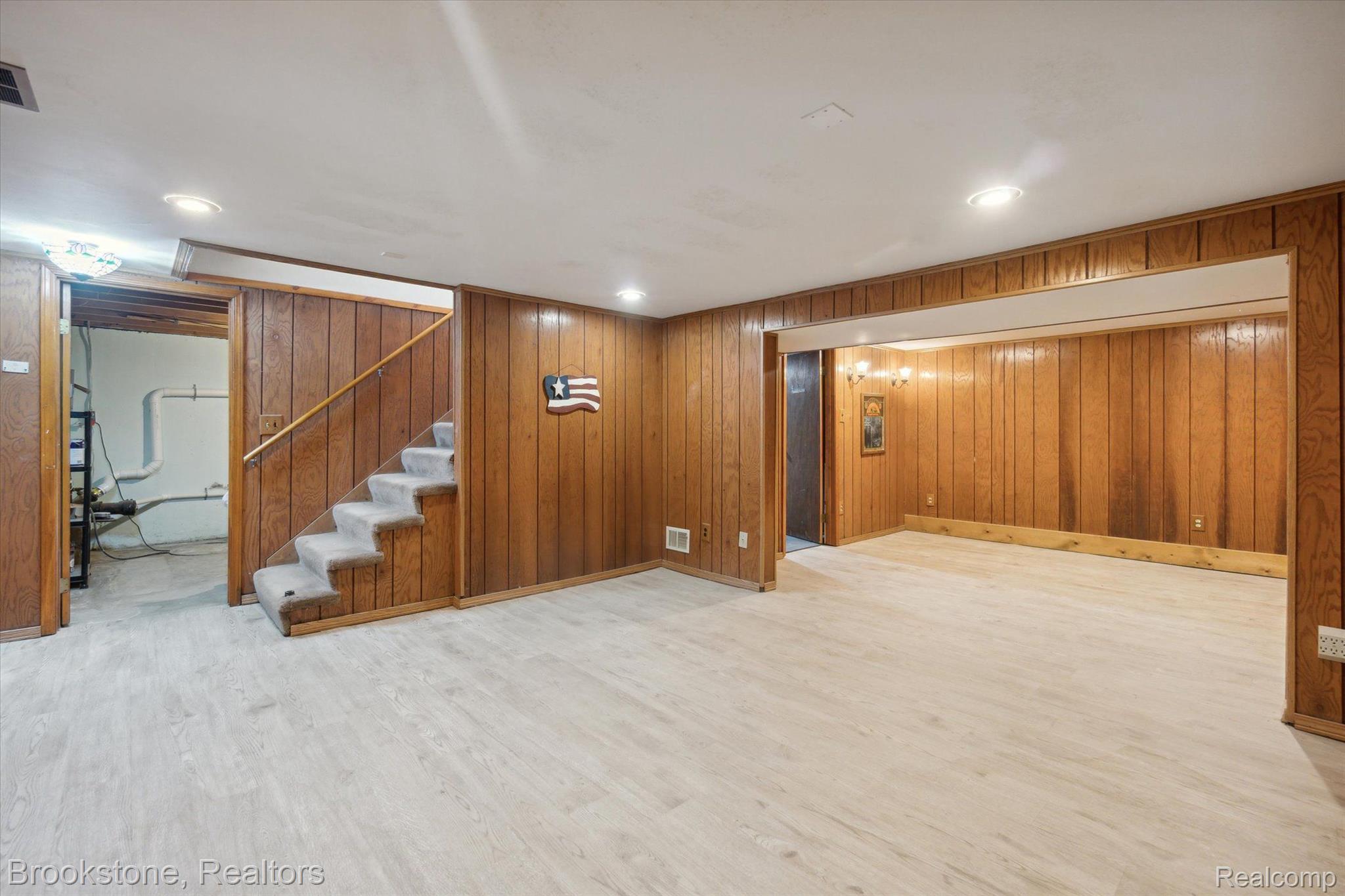 1304 WHITEHAVEN