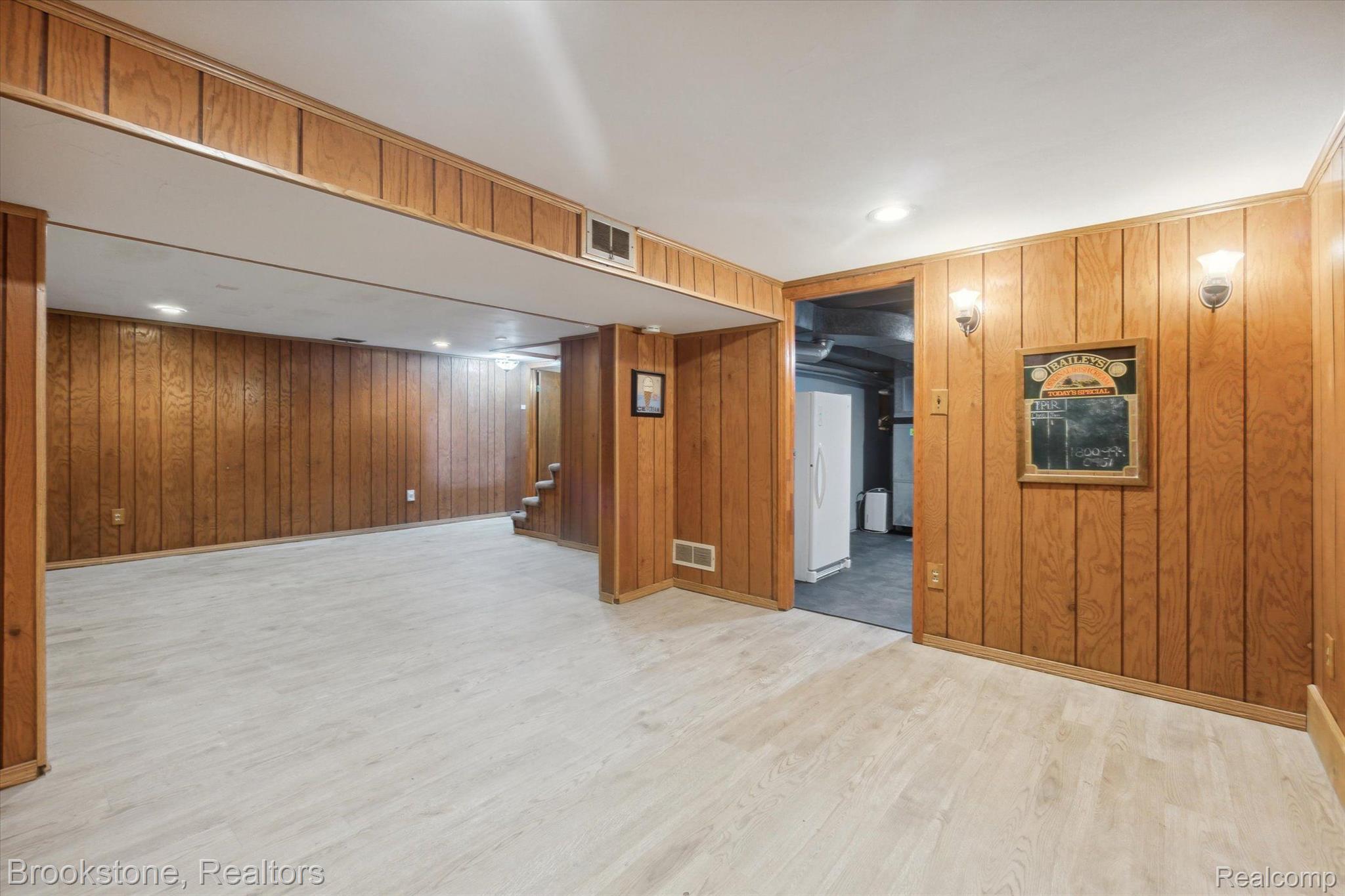 1304 WHITEHAVEN