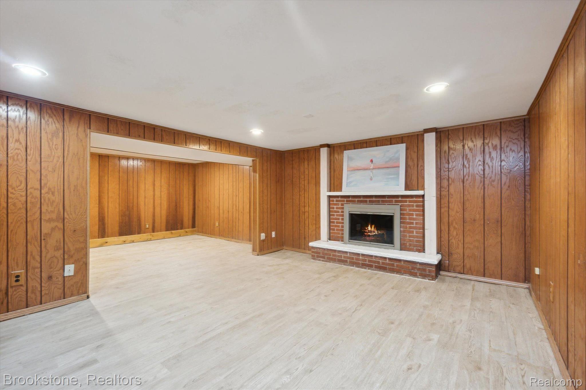 1304 WHITEHAVEN