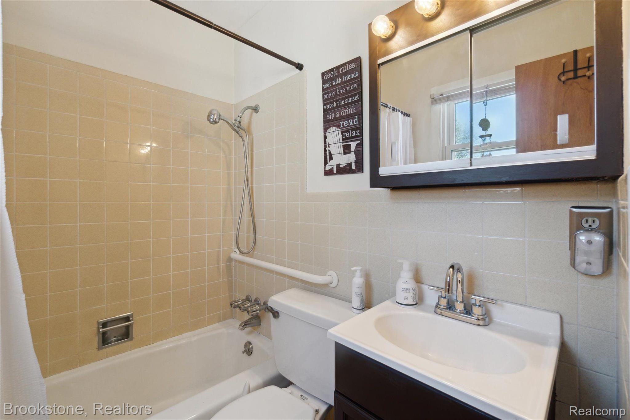 1304 WHITEHAVEN