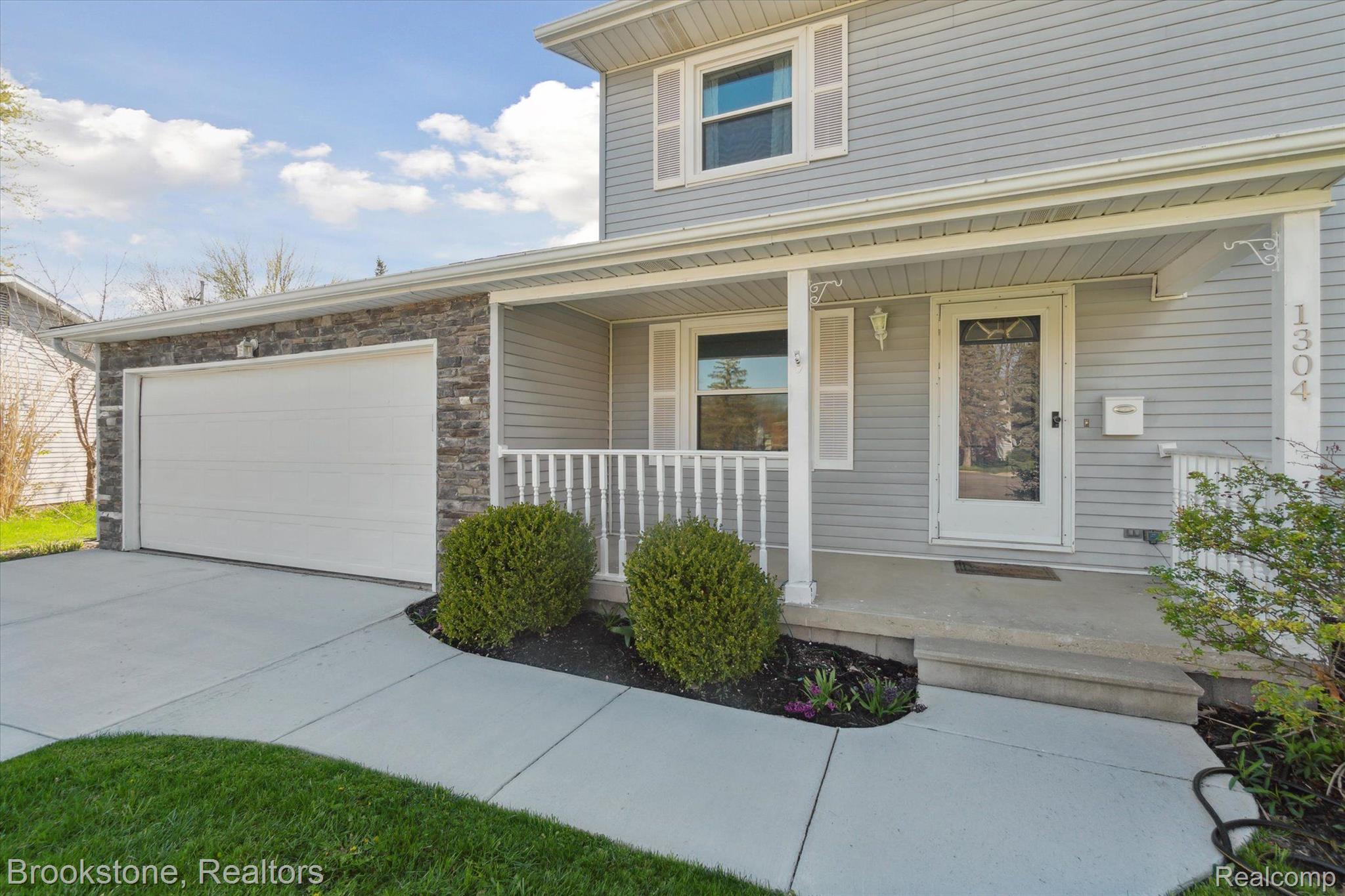 1304 WHITEHAVEN