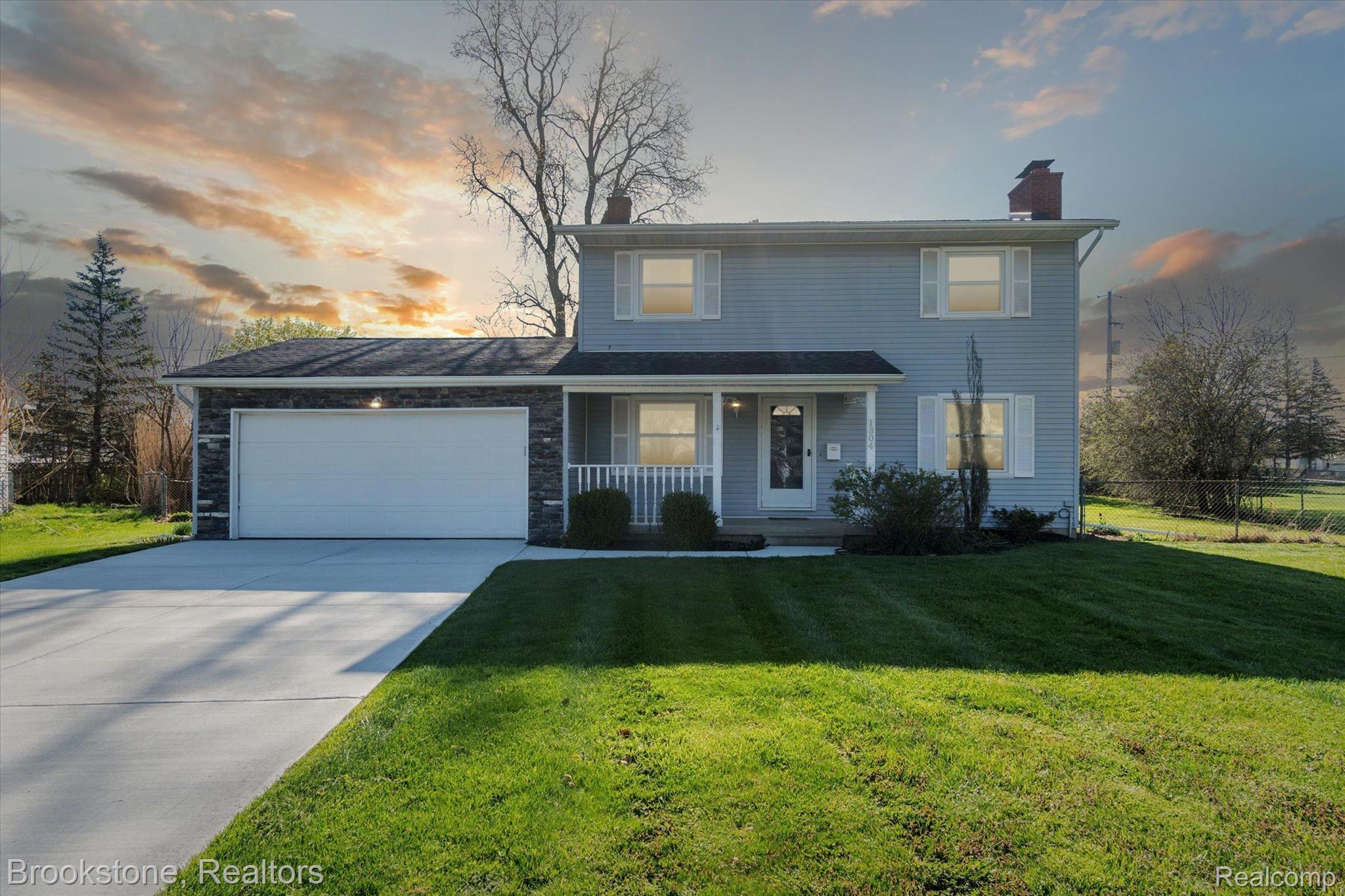 1304 WHITEHAVEN