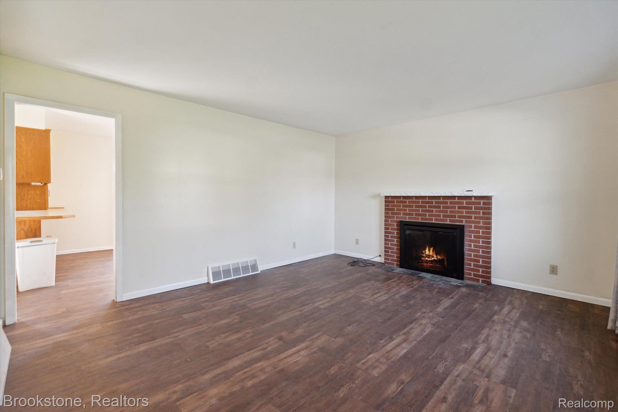 1304 WHITEHAVEN