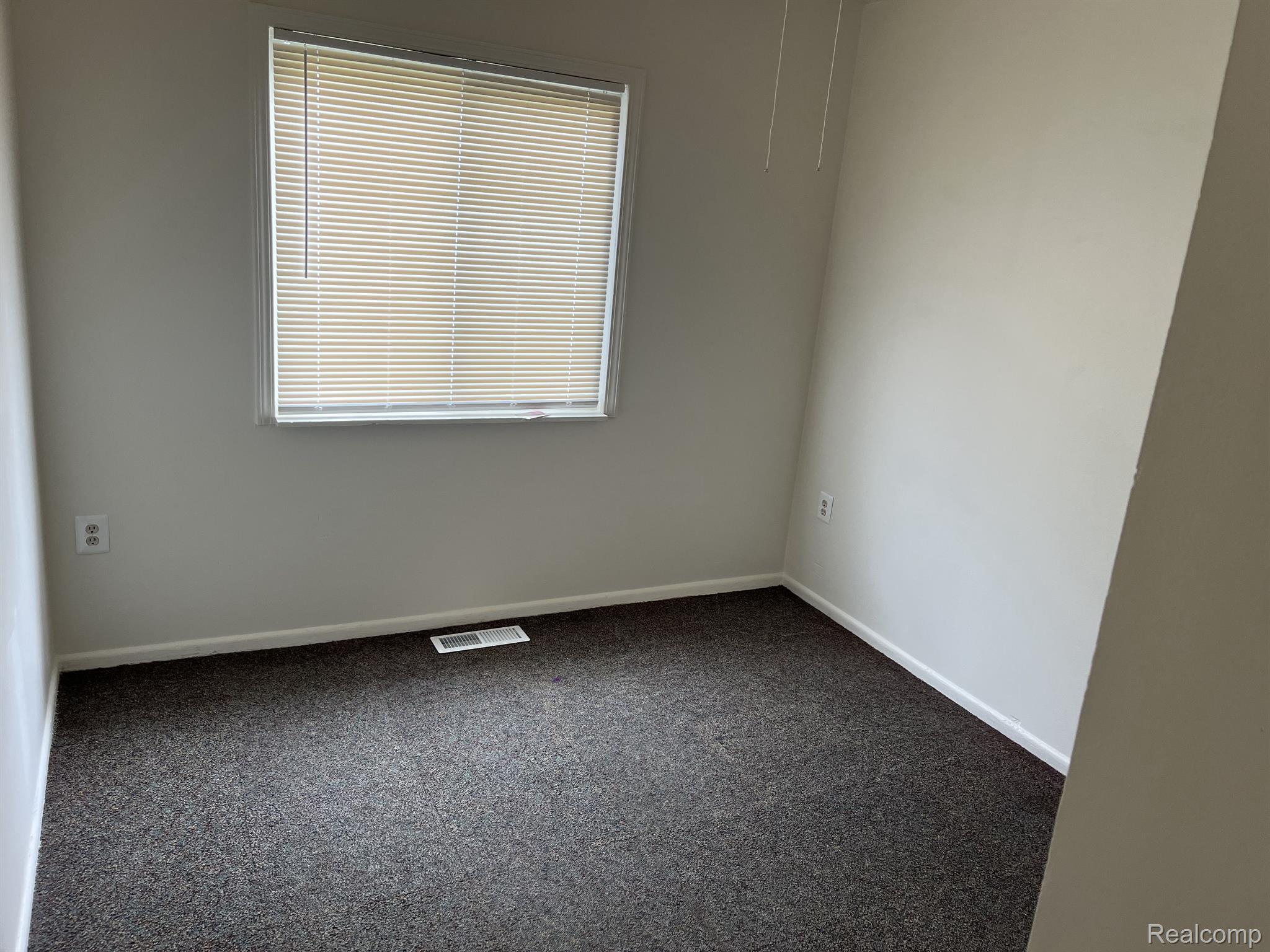 39 N MIDLAND Drive