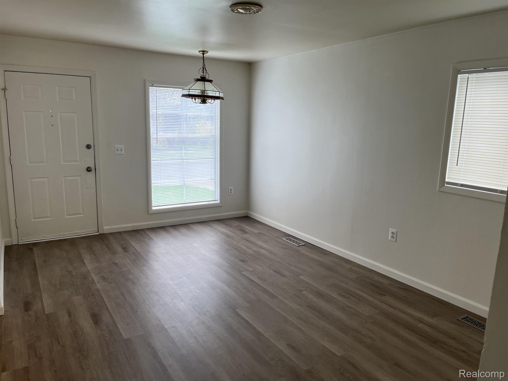 39 N MIDLAND Drive
