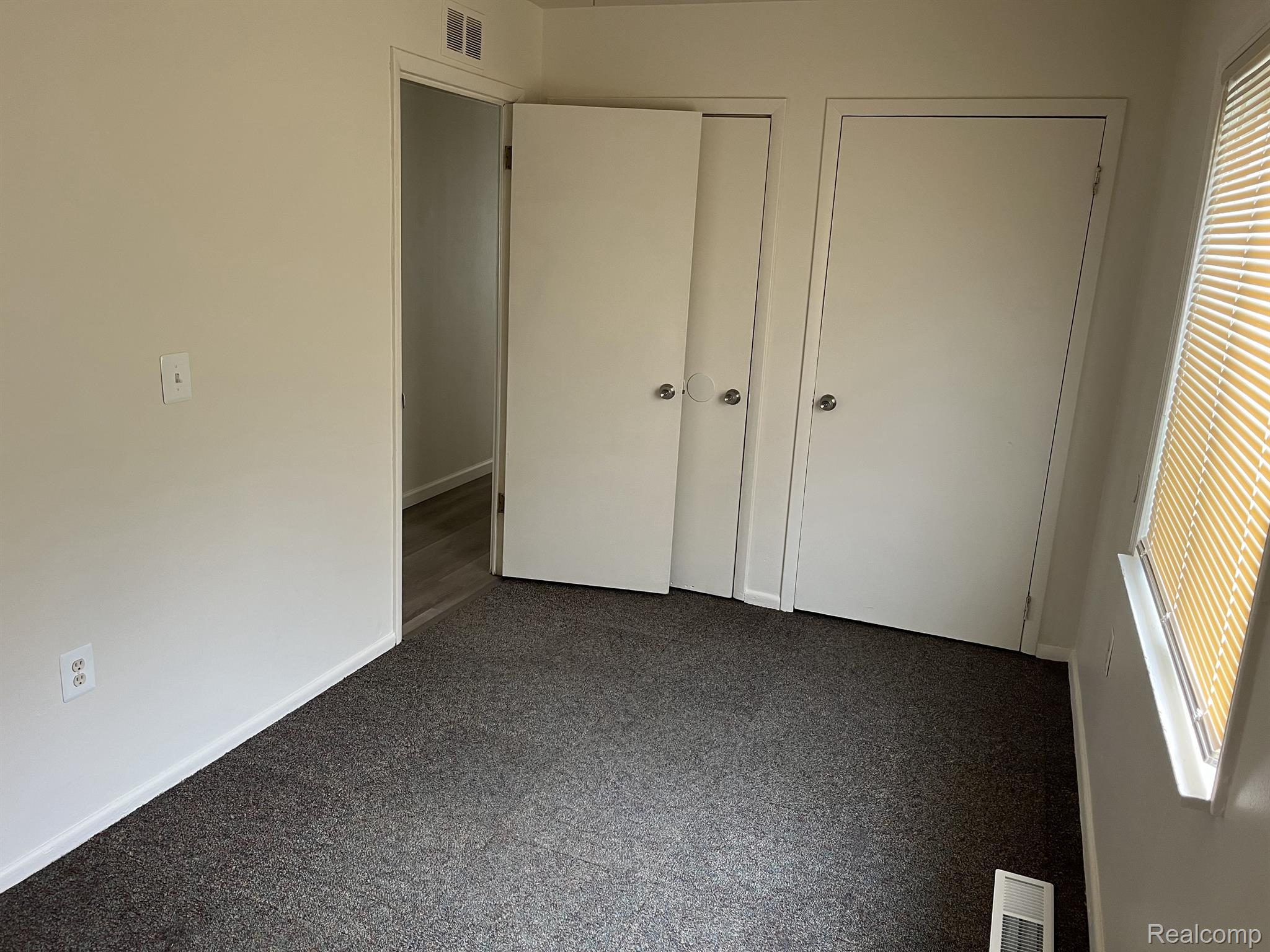 39 N MIDLAND Drive