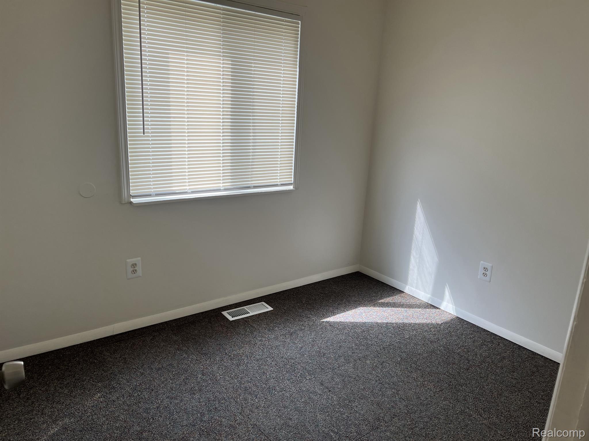 39 N MIDLAND Drive