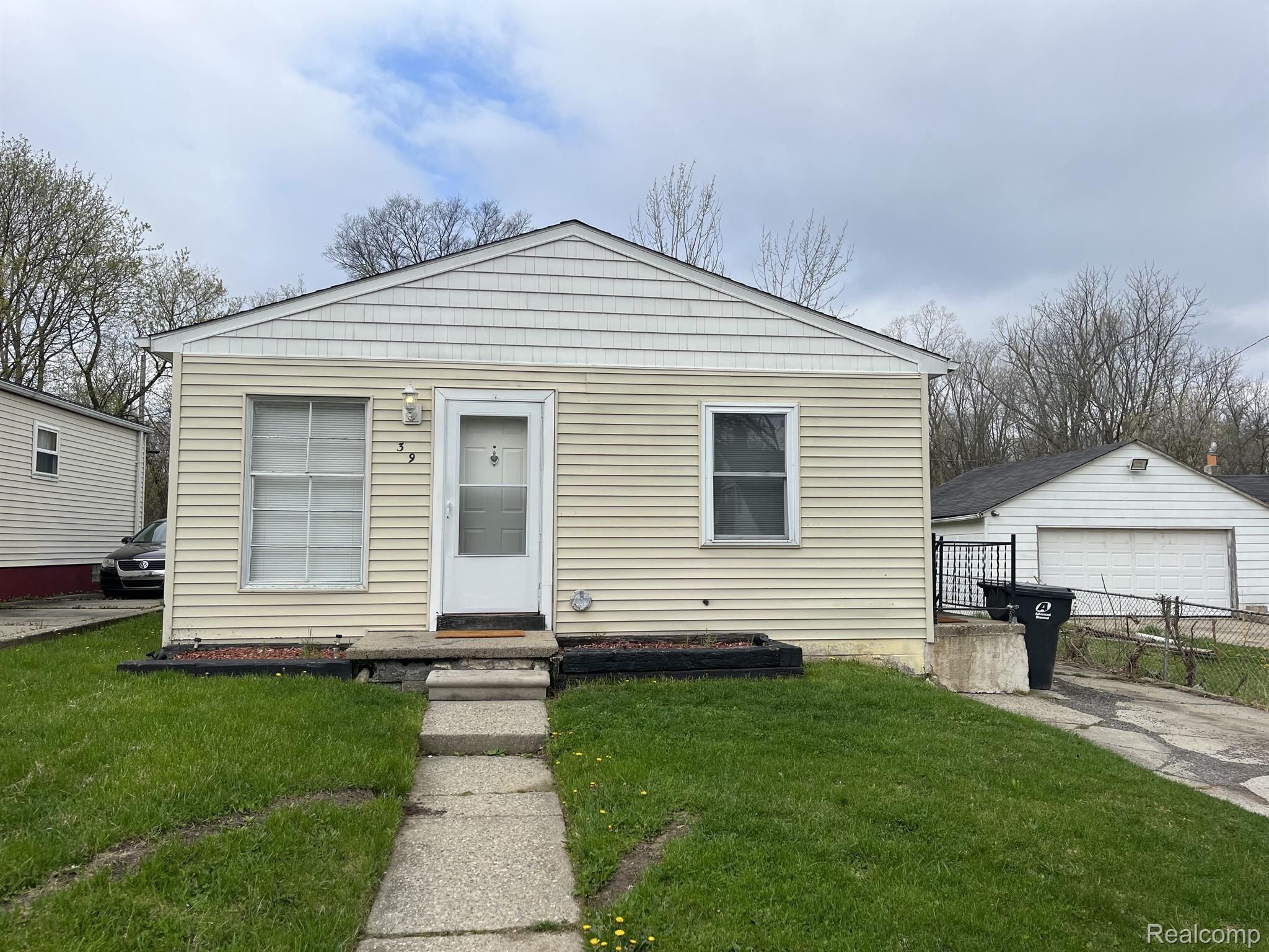 39 N MIDLAND Drive