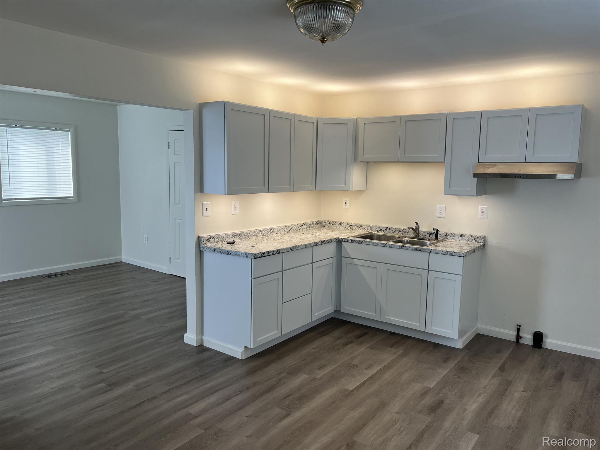 39 N MIDLAND Drive