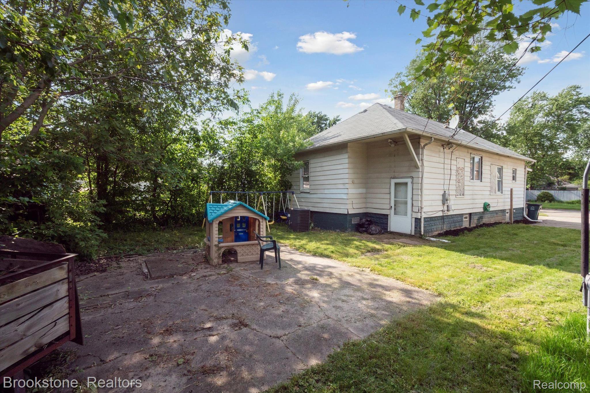 65 W HAYES Avenue