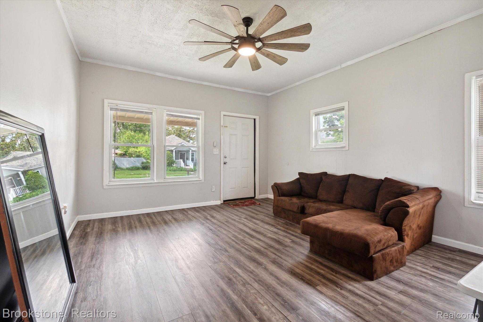 65 W HAYES Avenue