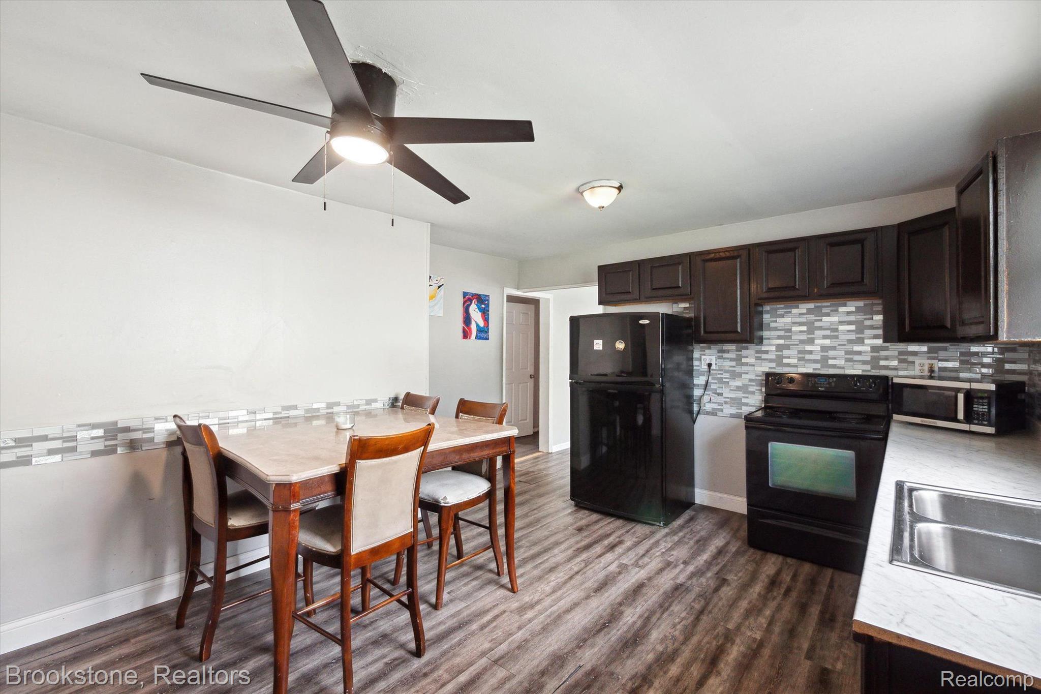 65 W HAYES Avenue