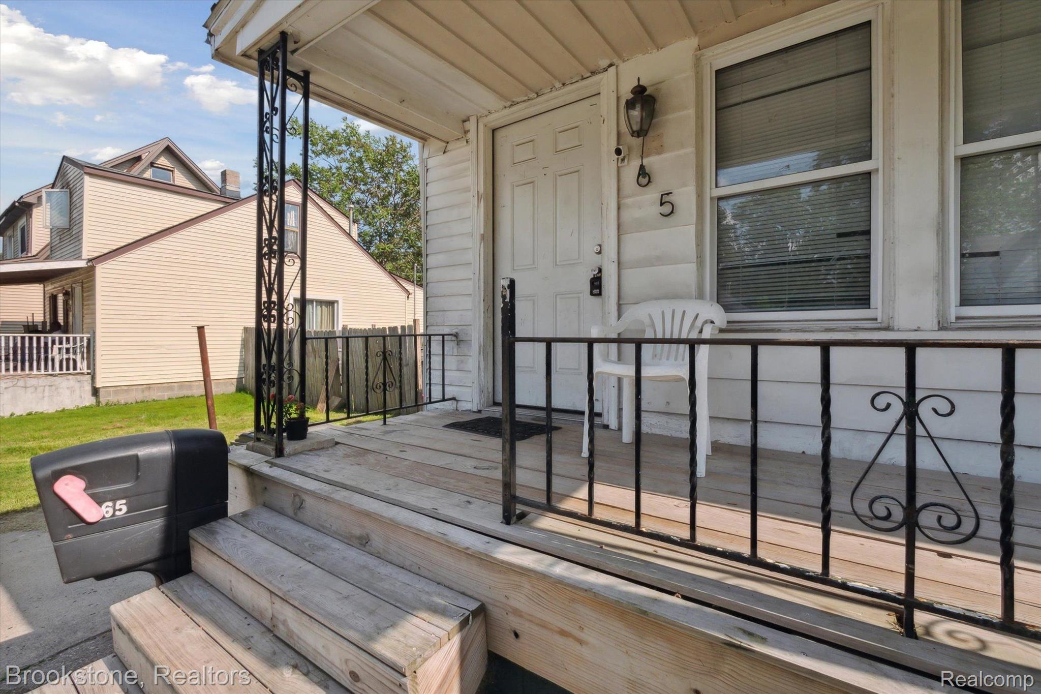 65 W HAYES Avenue