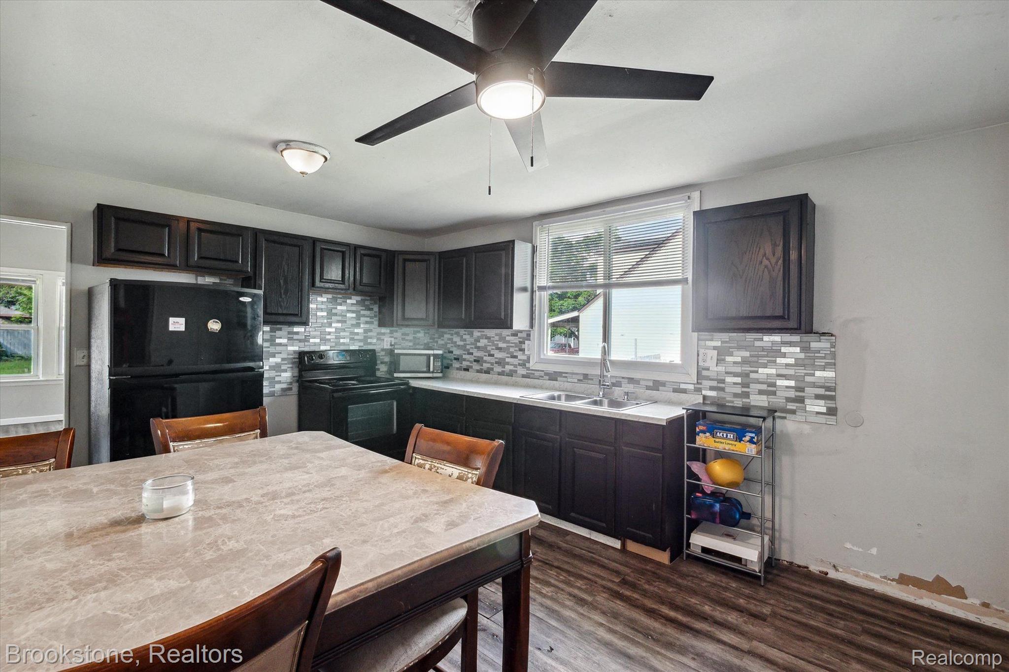 65 W HAYES Avenue
