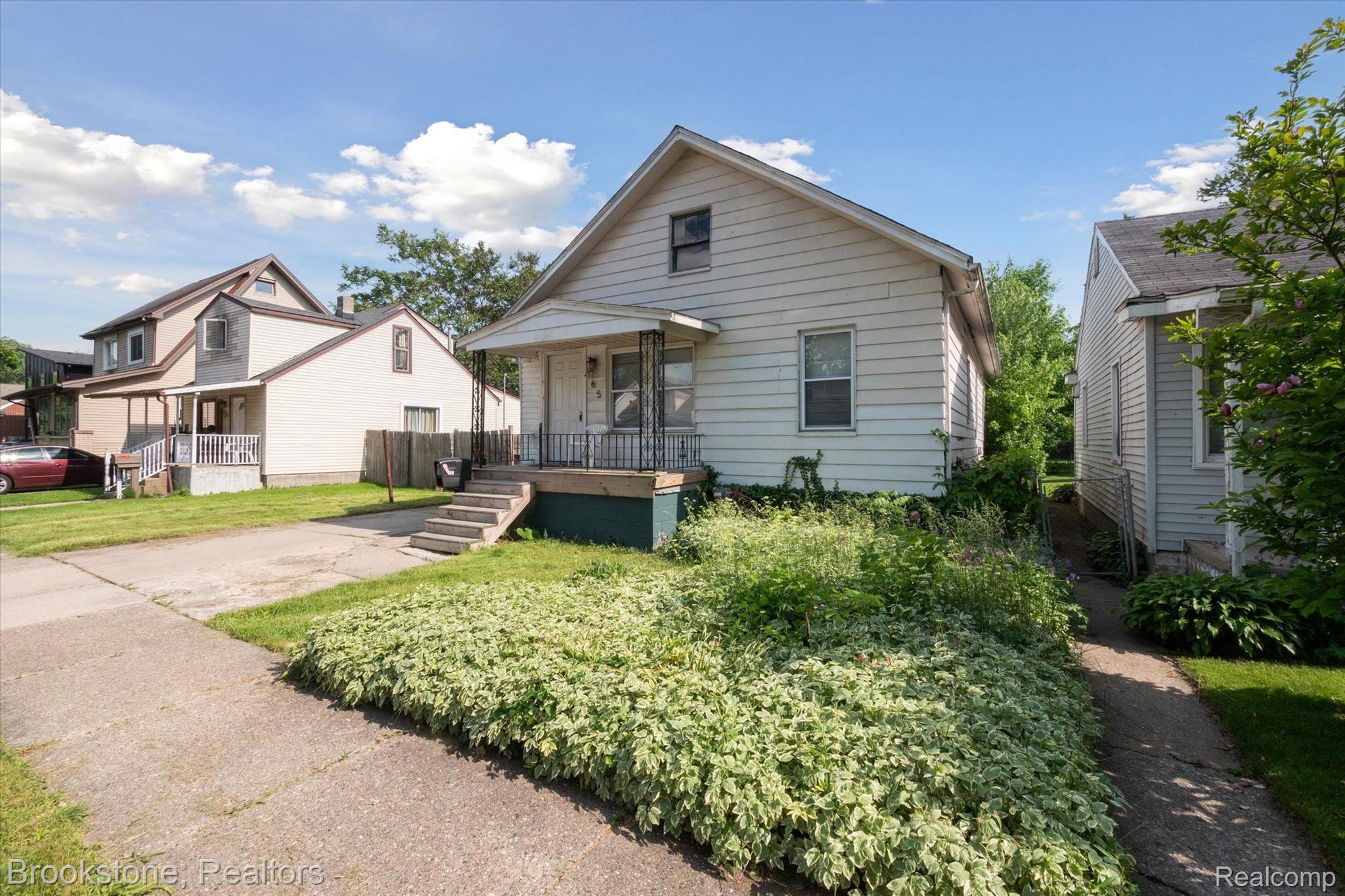 65 W HAYES Avenue