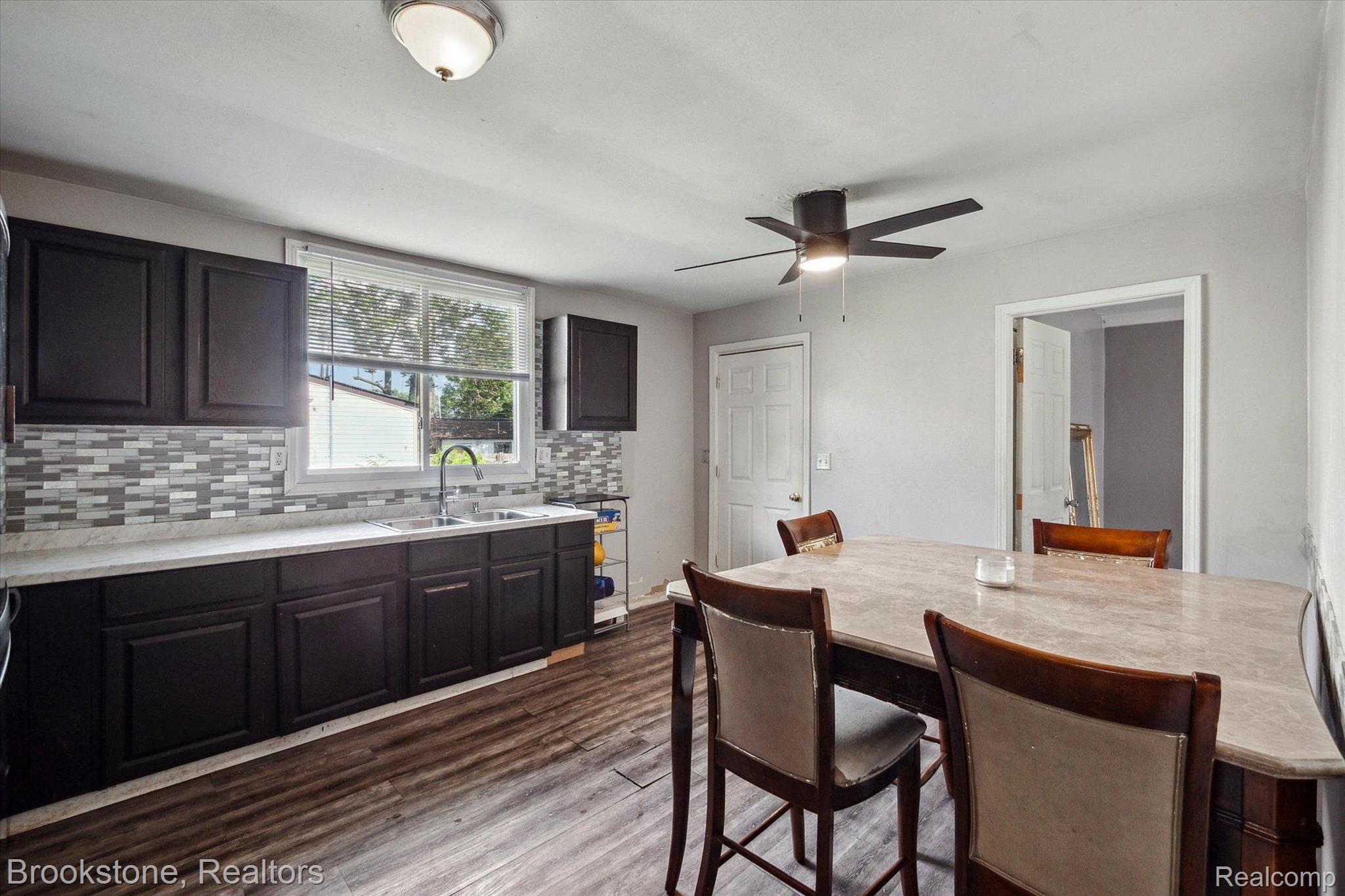65 W HAYES Avenue