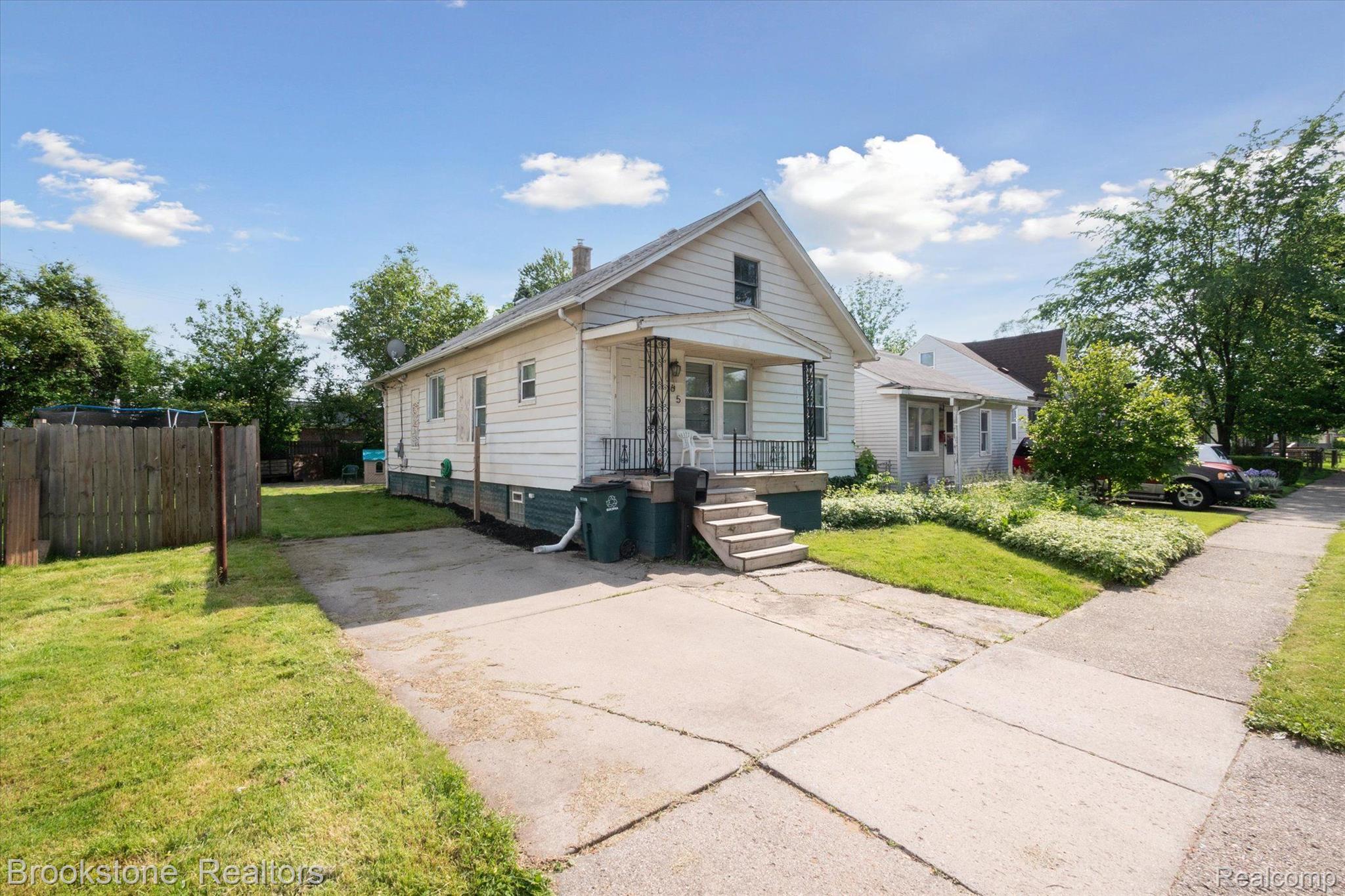 65 W HAYES Avenue