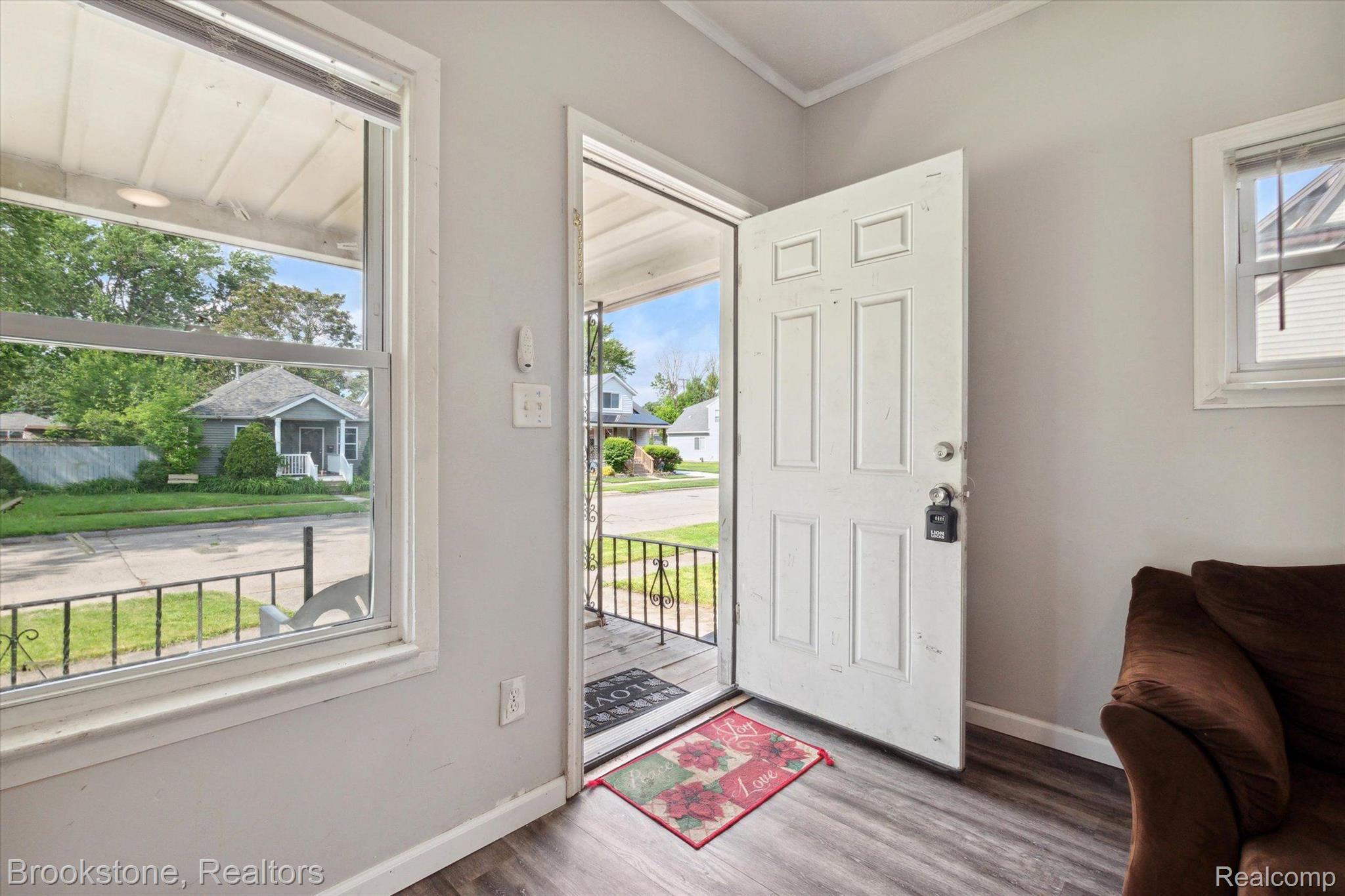 65 W HAYES Avenue